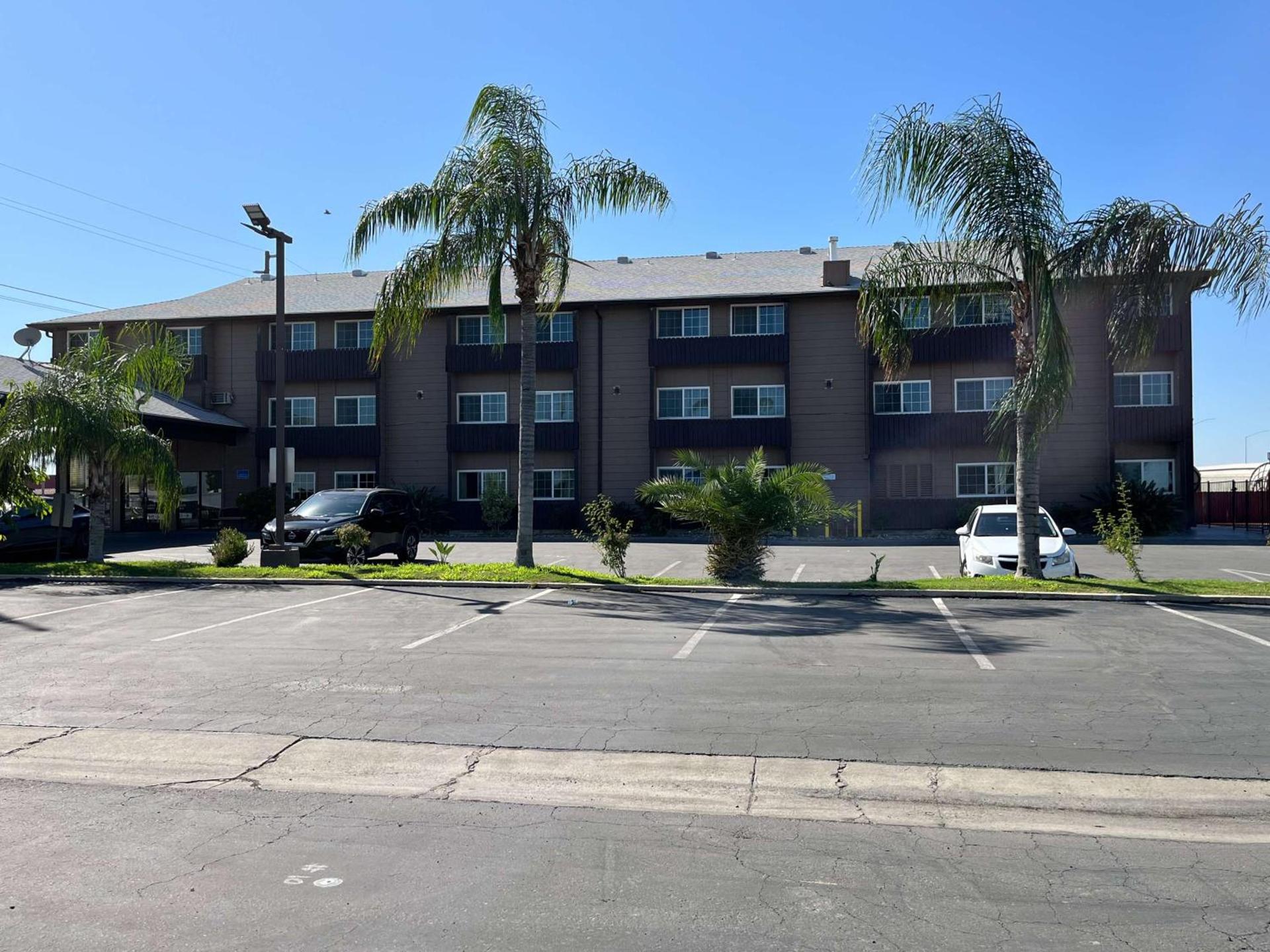 Studio 6 Suites Delano, CA photo 3