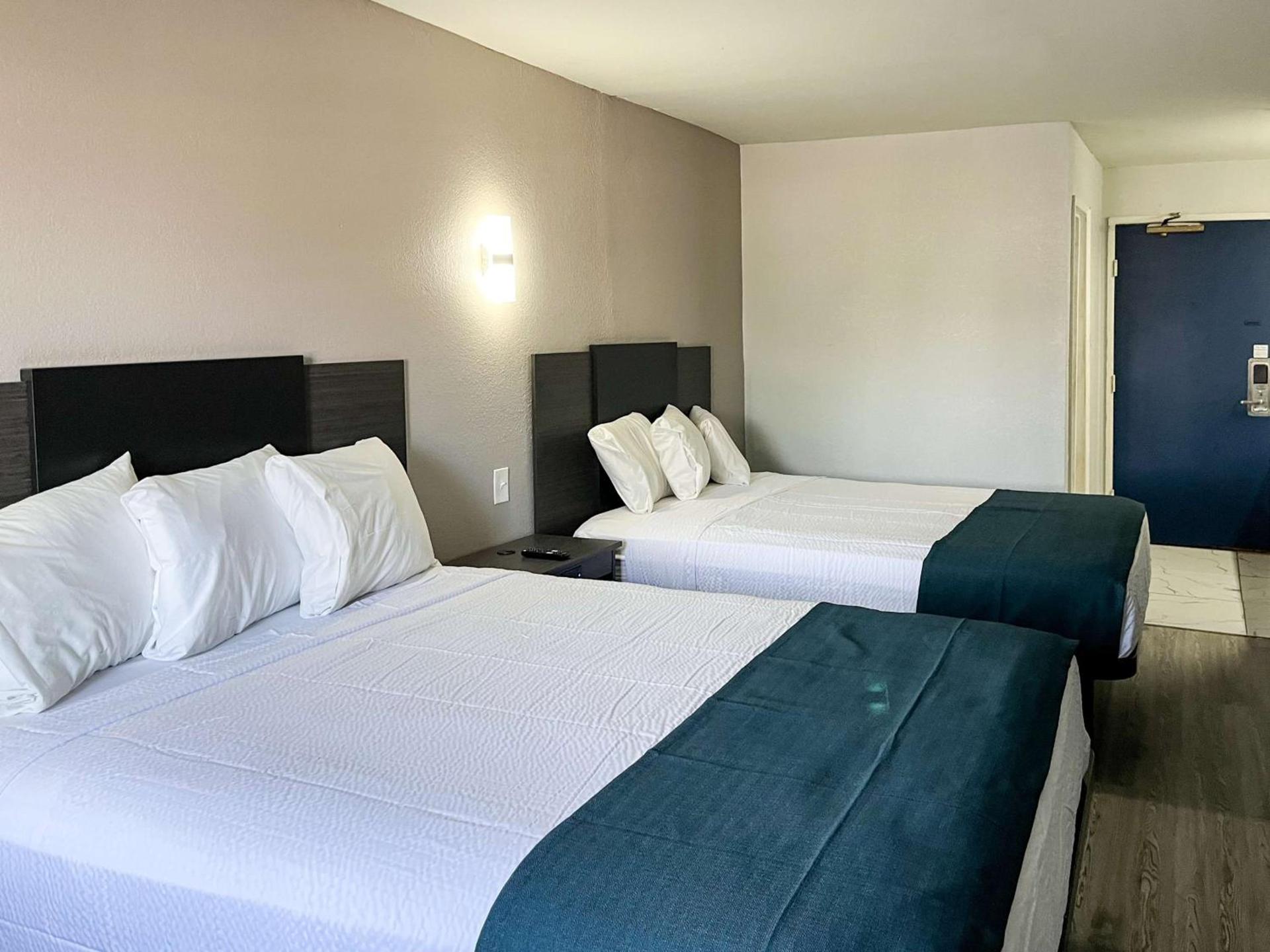 Studio 6 Suites Delano, CA photo 7