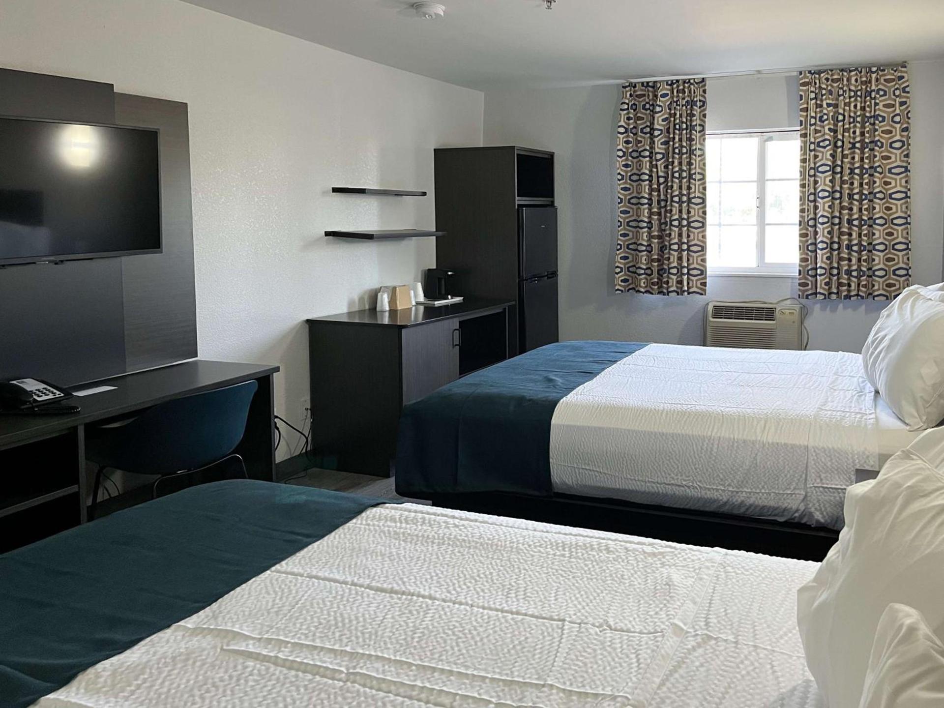 Studio 6 Suites Delano, CA photo 8