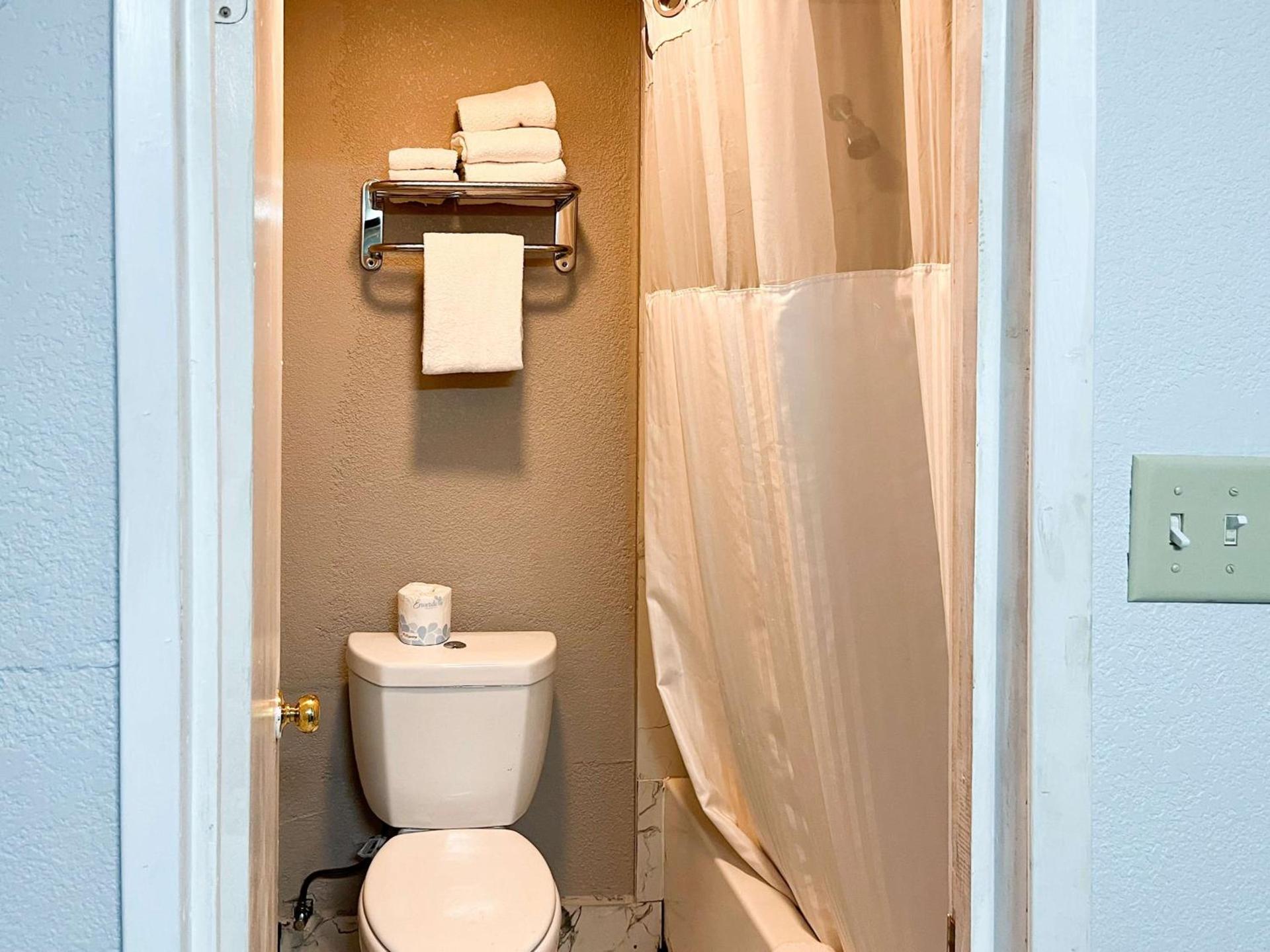 Studio 6 Suites Delano, CA photo 9