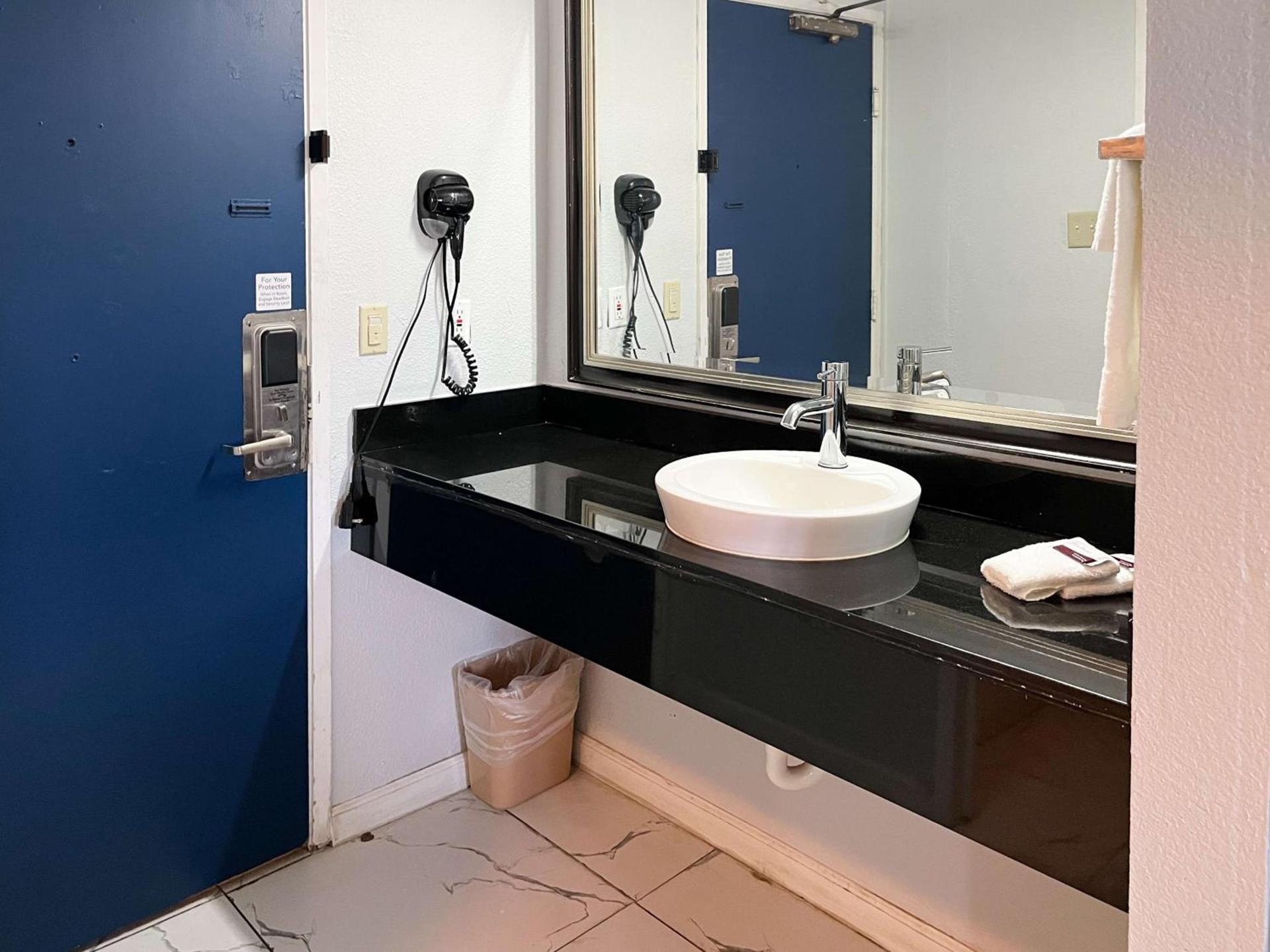 Studio 6 Suites Delano, CA photo 10