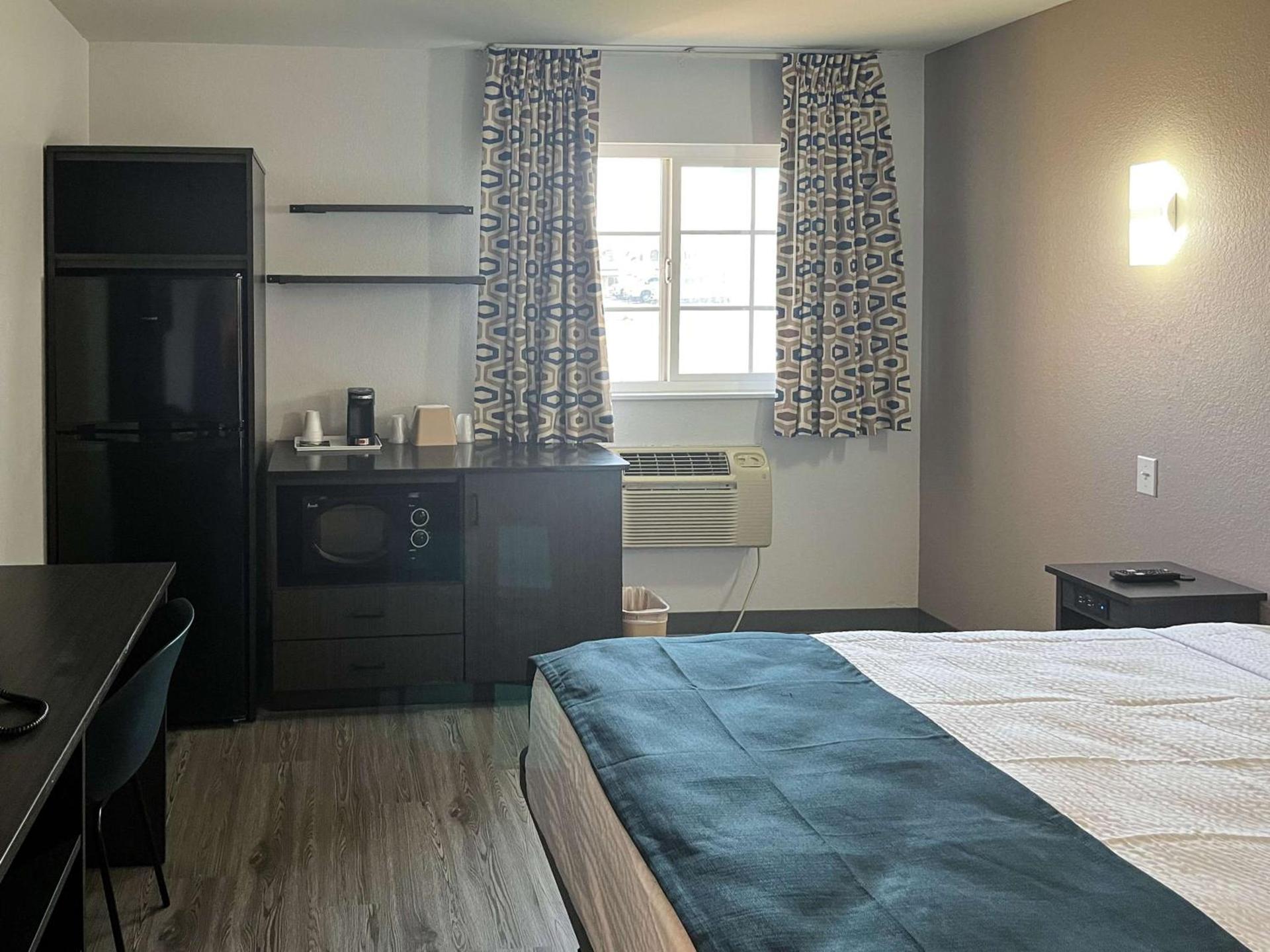 Studio 6 Suites Delano, CA photo 11