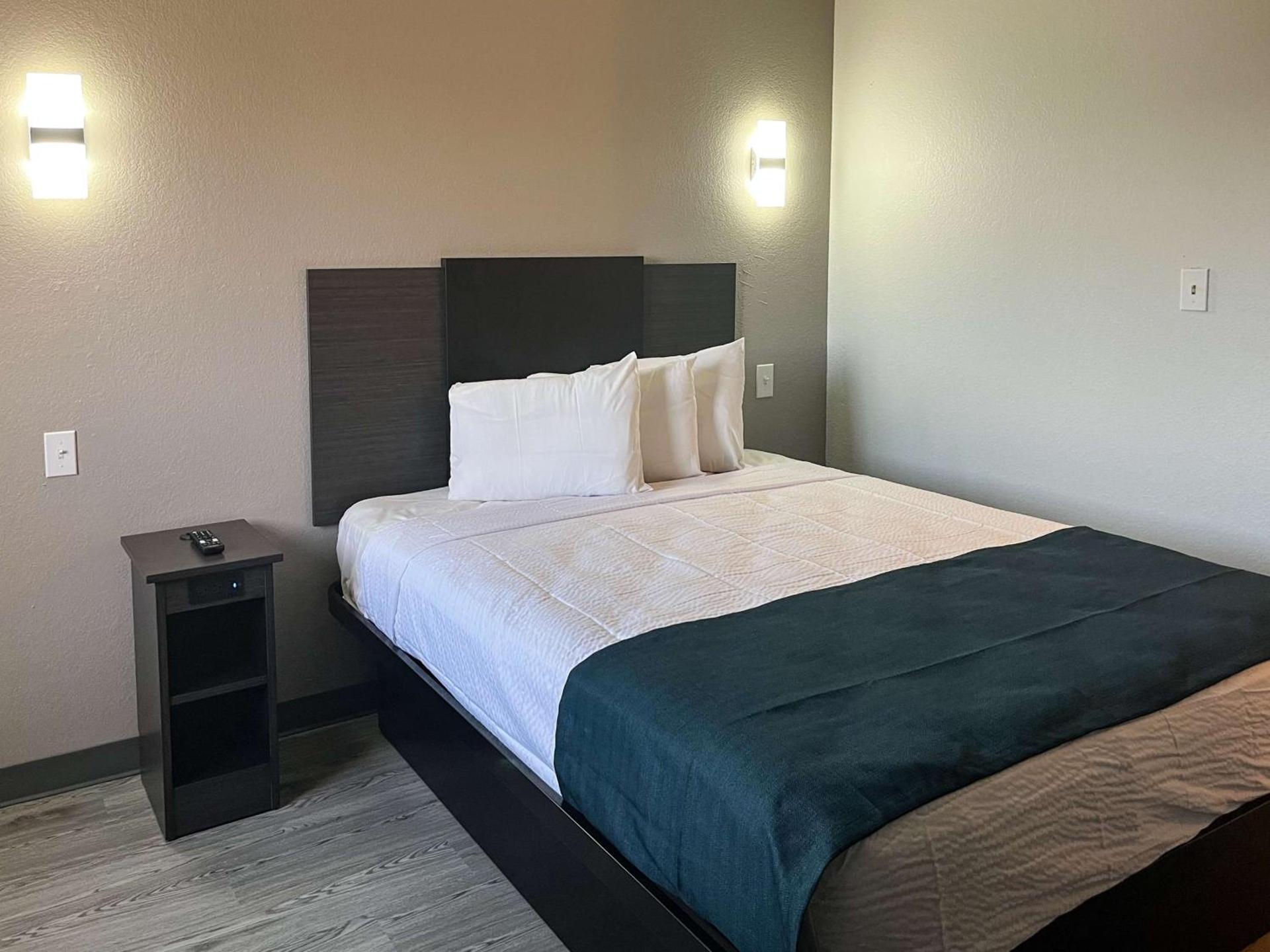 Studio 6 Suites Delano, CA photo 13