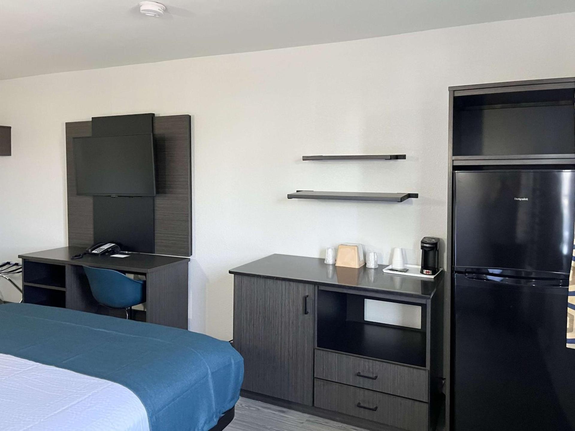 Studio 6 Suites Delano, CA photo 15