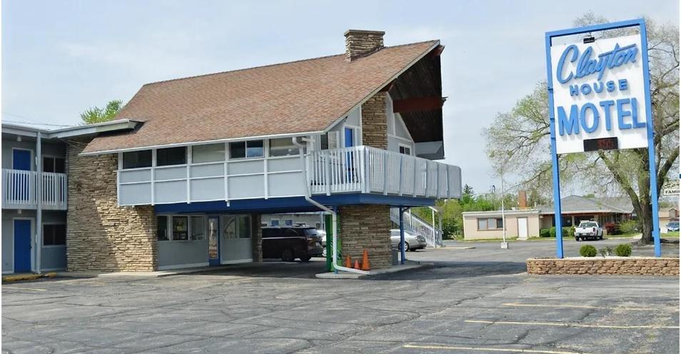 Clayton House Motel — hotel in Loves Park