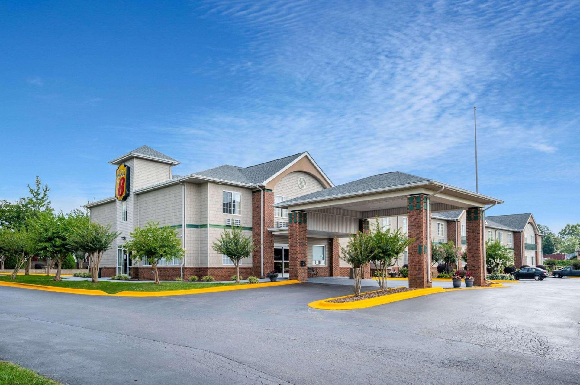 Super 8 by Wyndham Salisbury photo 8