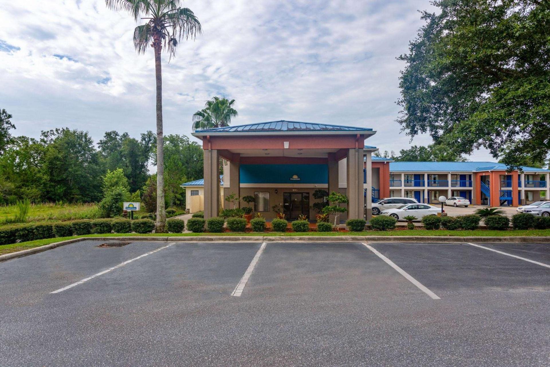 Days Inn by Wyndham Chipley photo 2