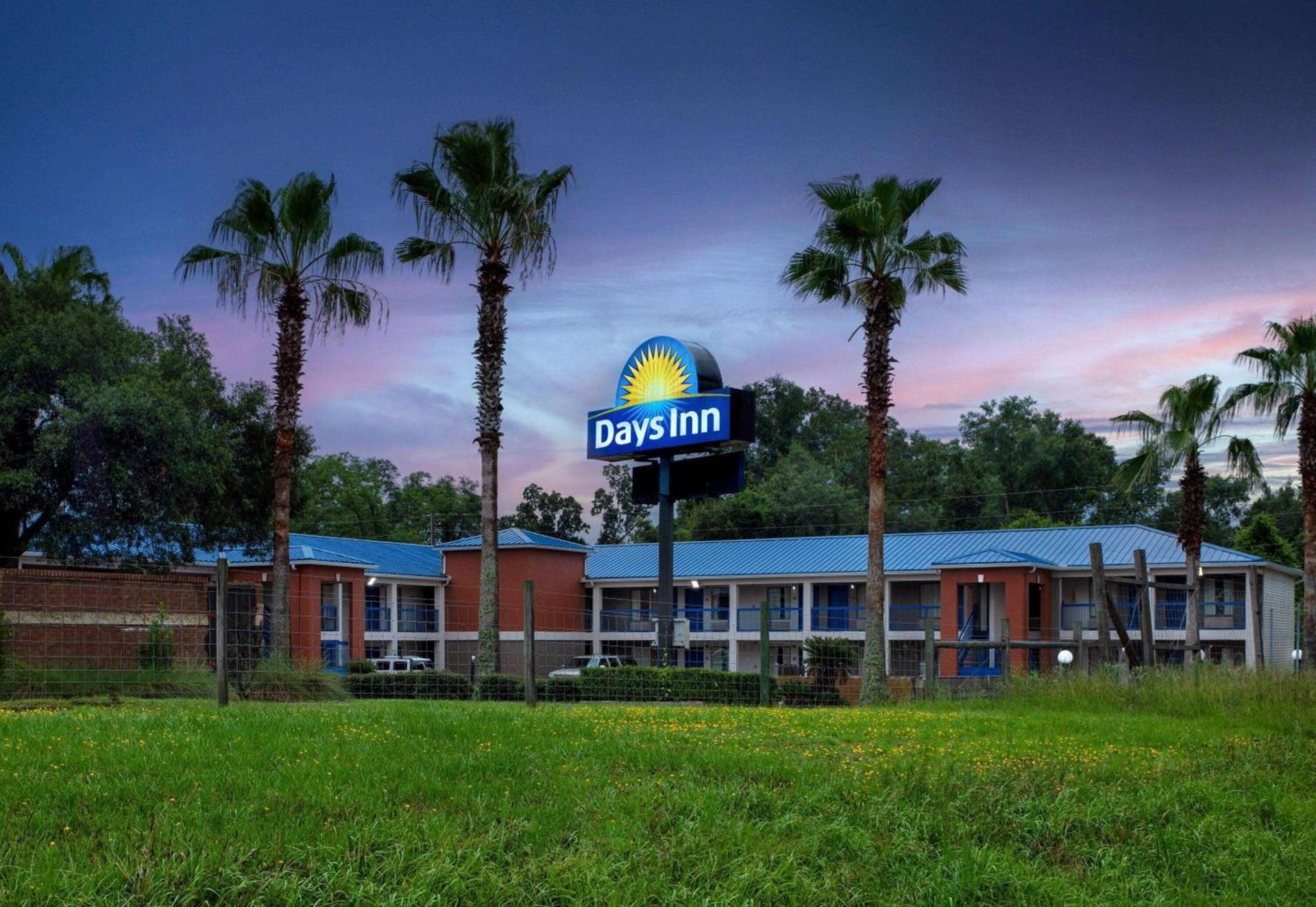 Days Inn by Wyndham Chipley photo 6