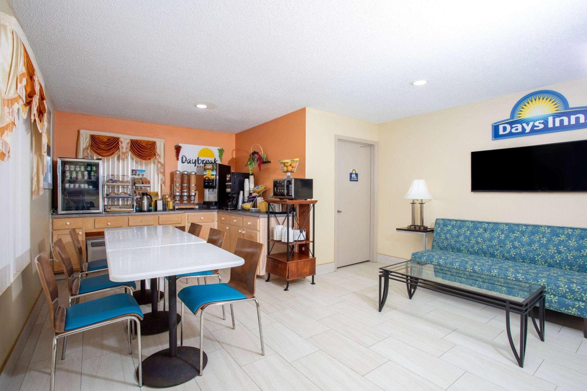 Days Inn by Wyndham Chipley photo 9