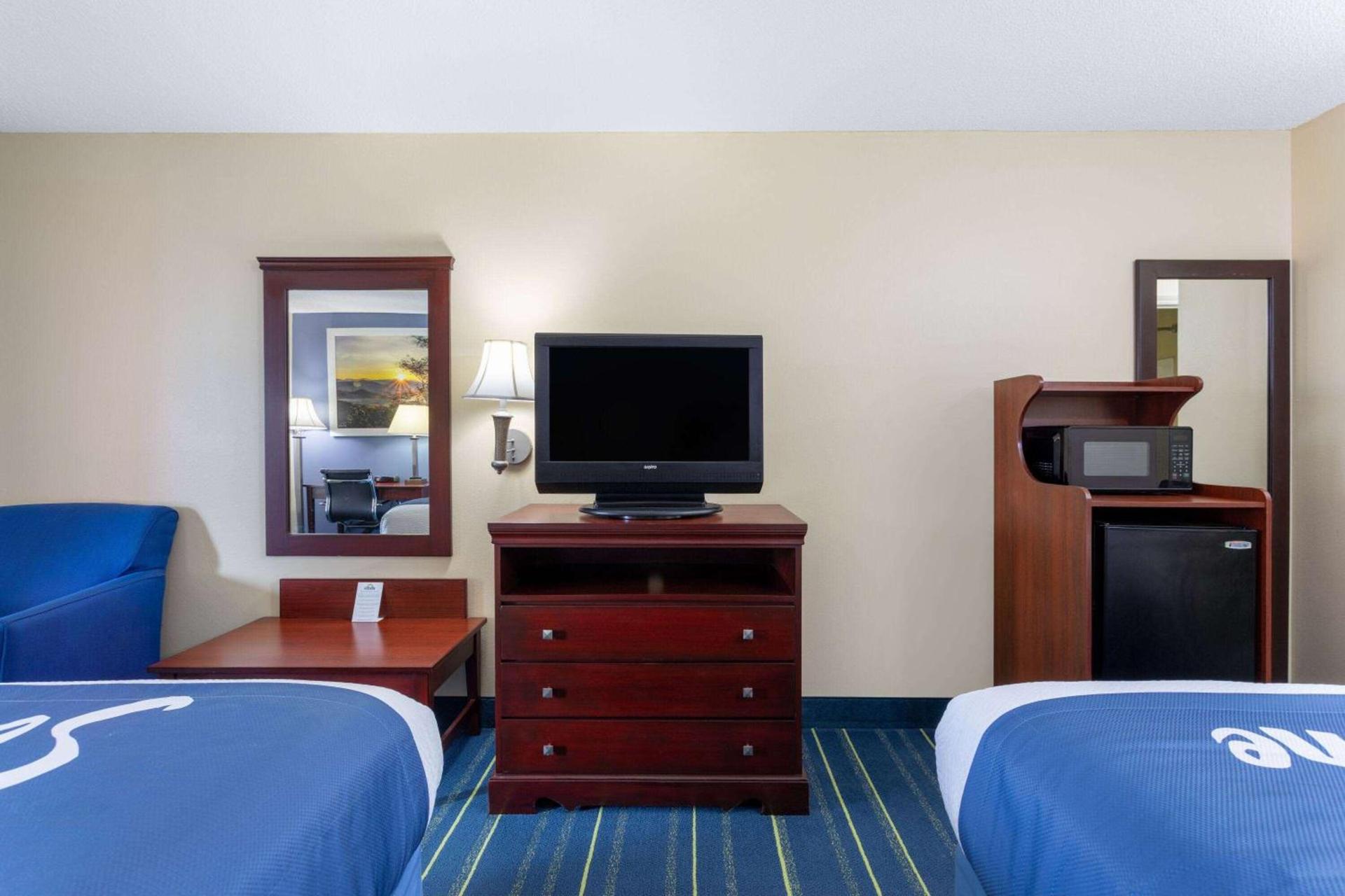 Days Inn by Wyndham Chipley photo 12