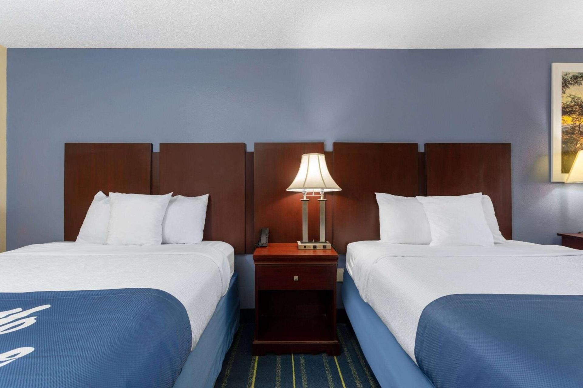 Days Inn by Wyndham Chipley photo 13