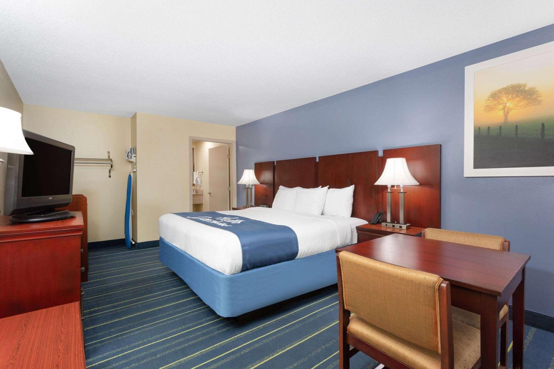 Days Inn by Wyndham Chipley photo 29