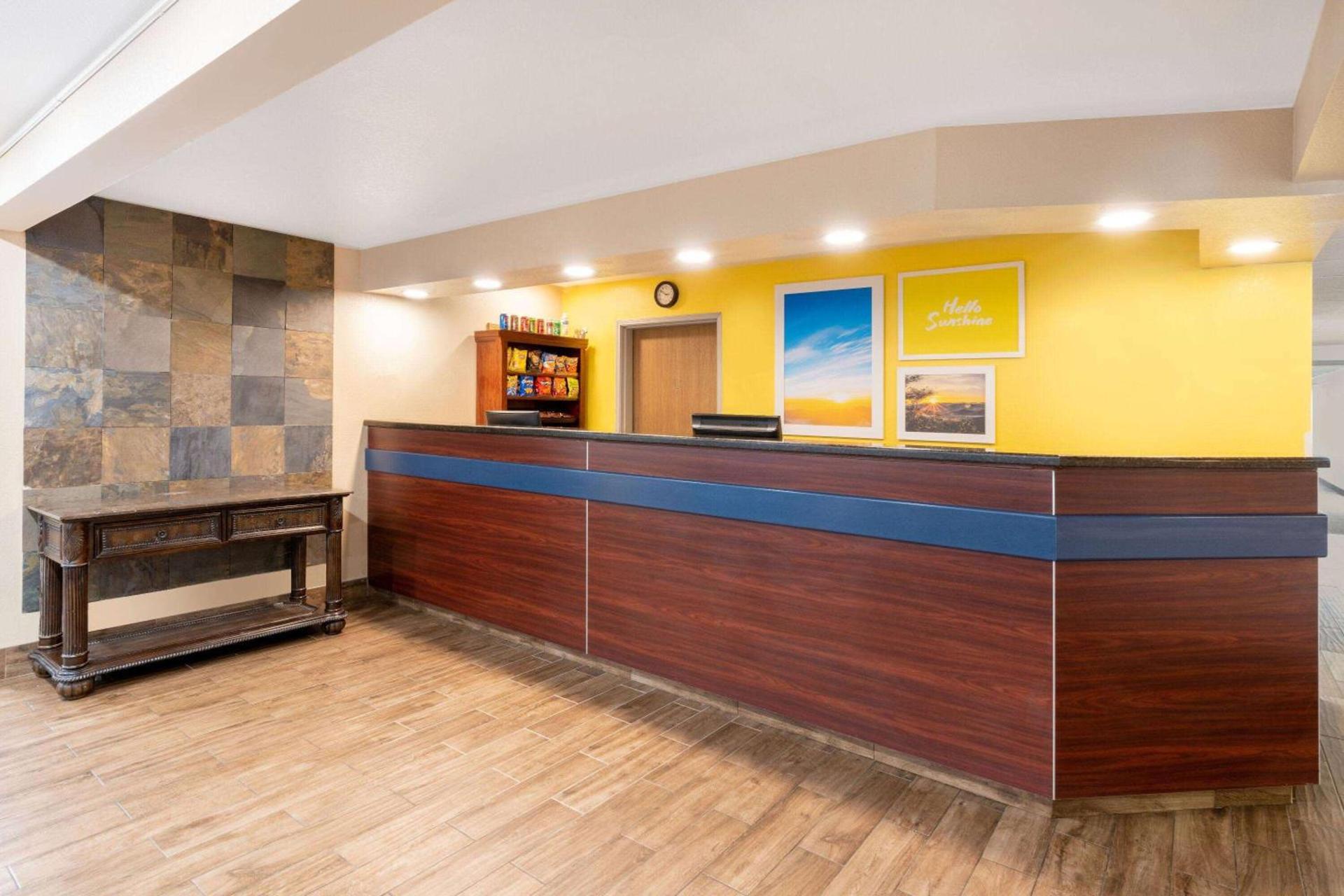 Days Inn & Suites by Wyndham Greeley photo 3