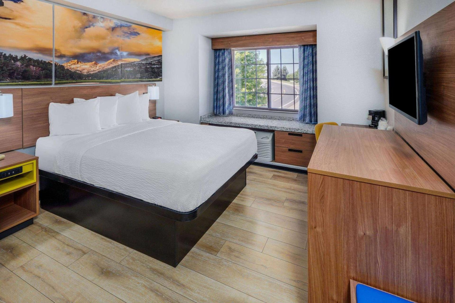 Days Inn & Suites by Wyndham Greeley photo 7