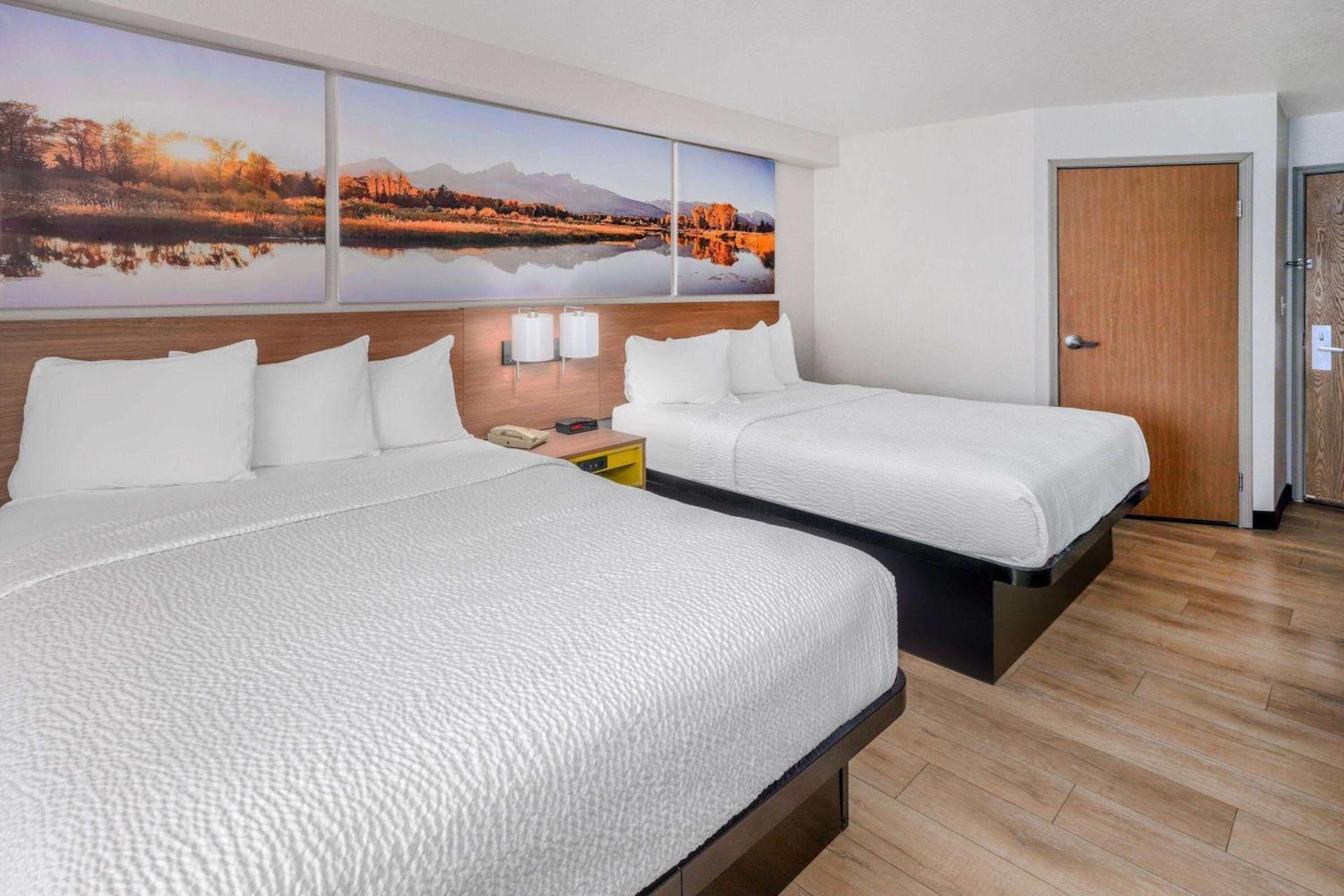 Days Inn & Suites by Wyndham Greeley photo 10