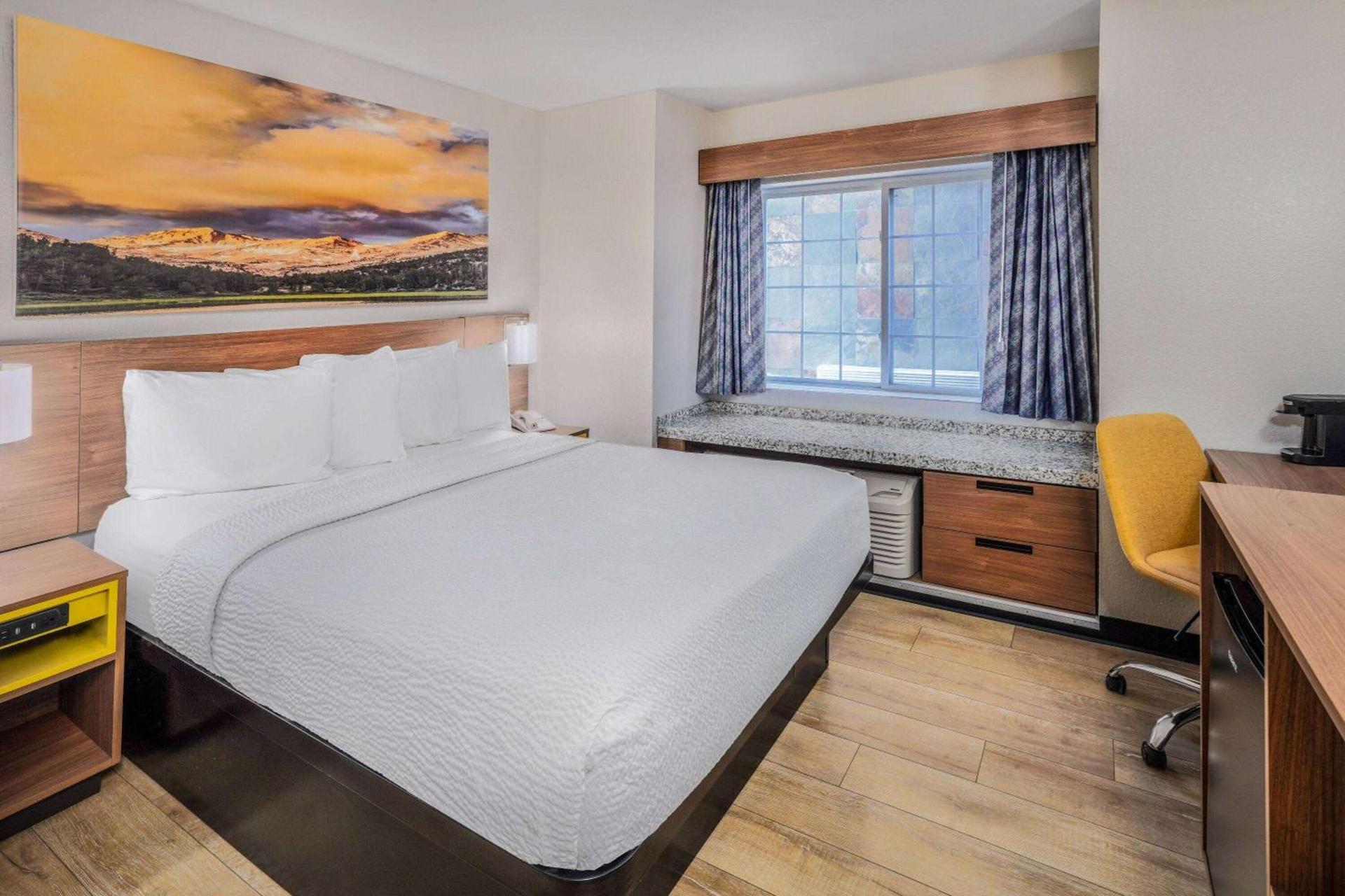 Days Inn & Suites by Wyndham Greeley photo 13