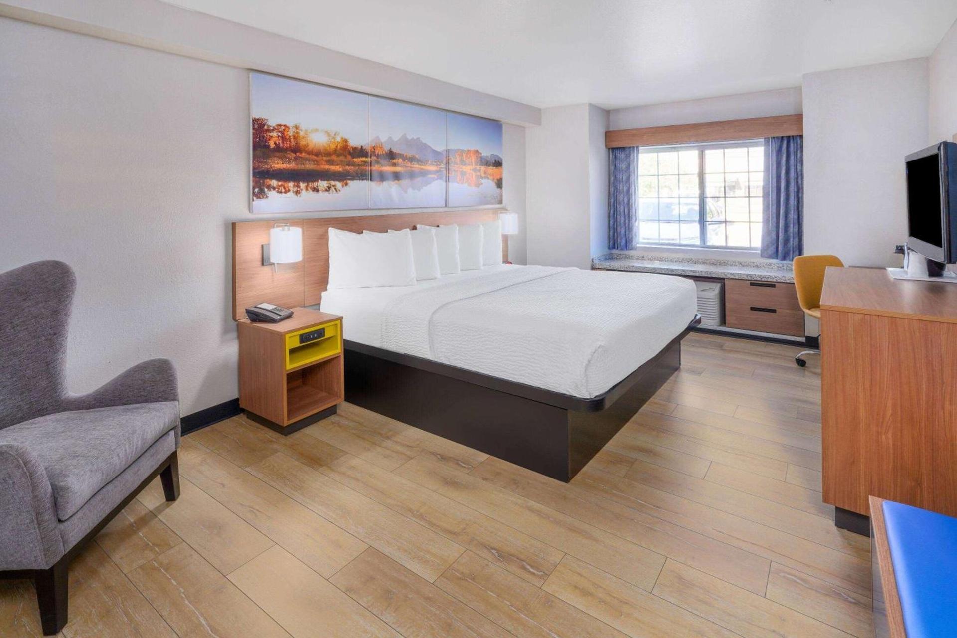 Days Inn & Suites by Wyndham Greeley photo 16