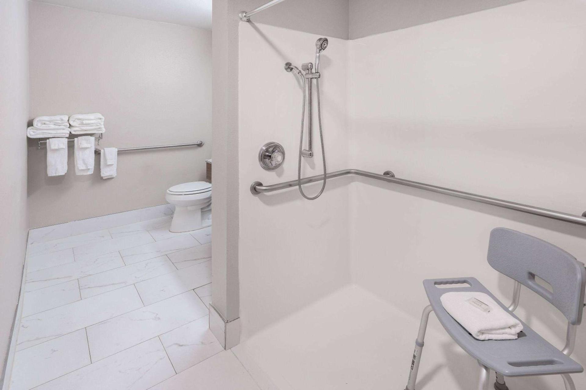 Days Inn & Suites by Wyndham Greeley photo 19