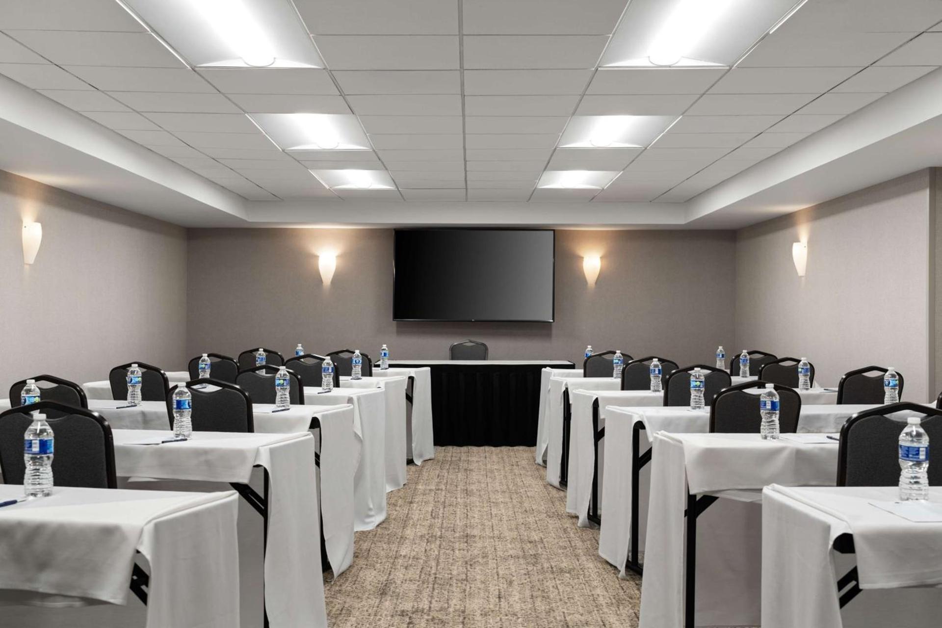 DoubleTree by Hilton Pittsburgh Airport photo 24