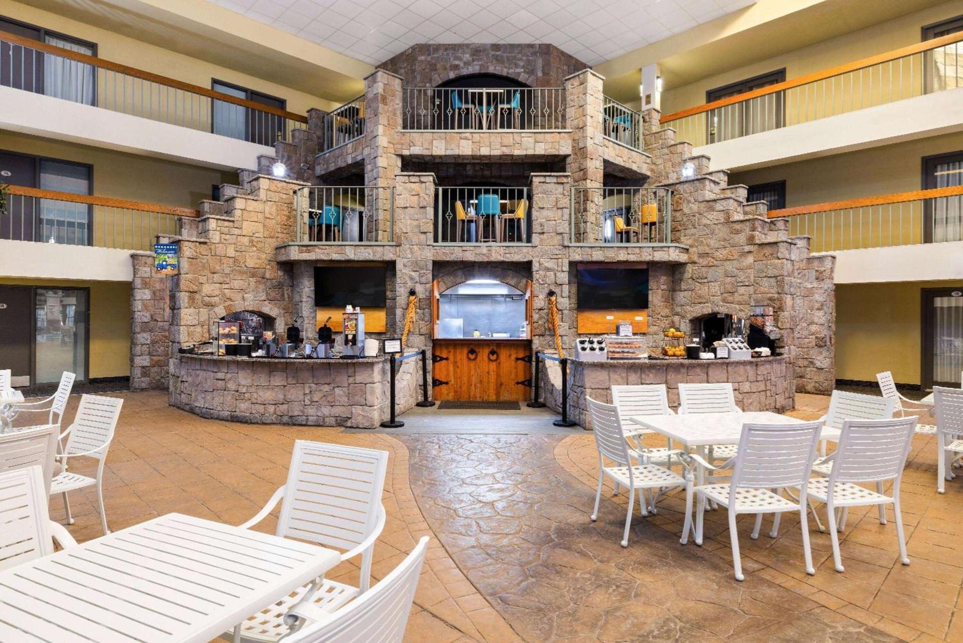 Baymont by Wyndham Shakopee photo 6