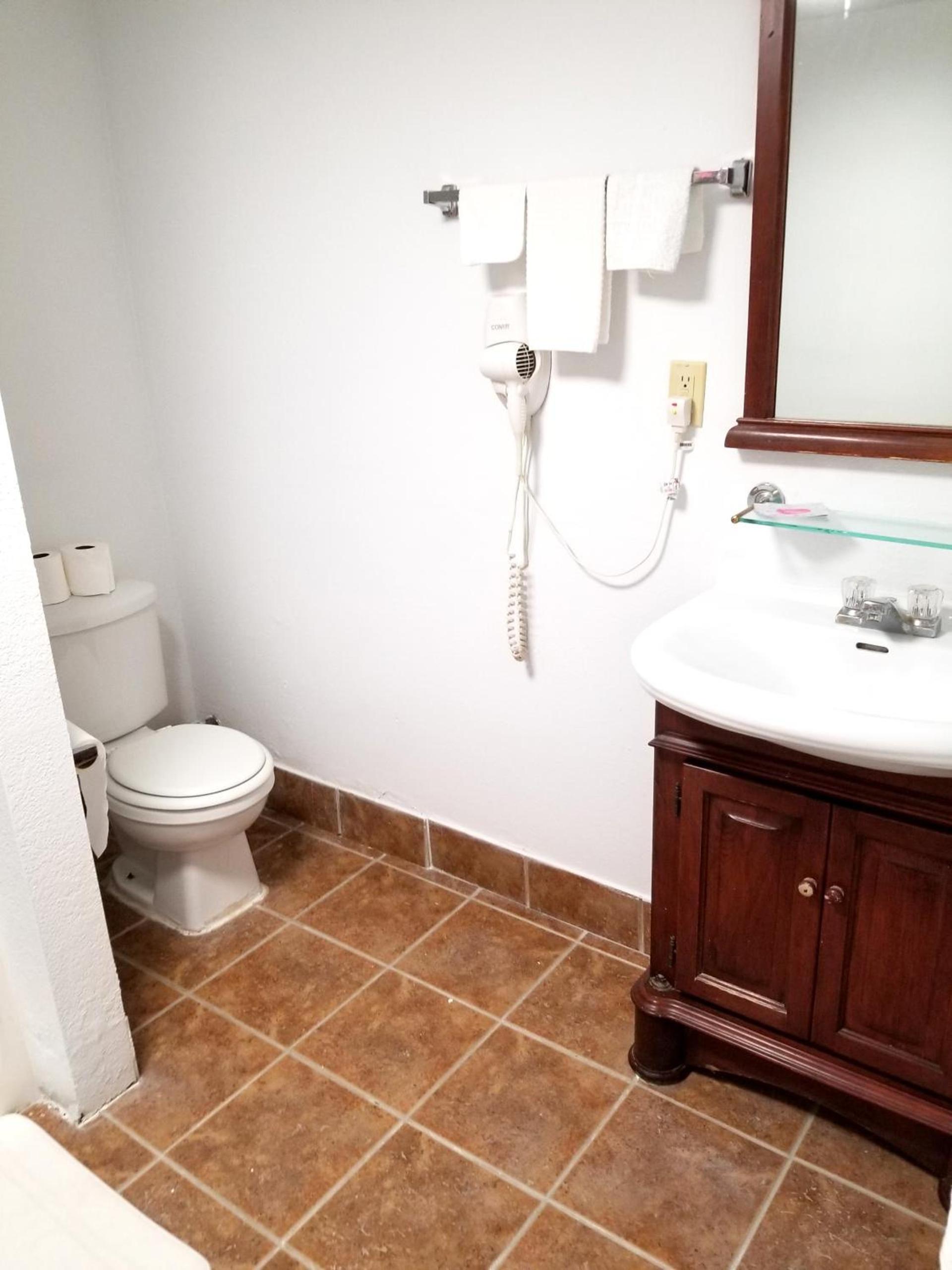Coratel Inn & Suites by Jasper Hutchinson photo 11