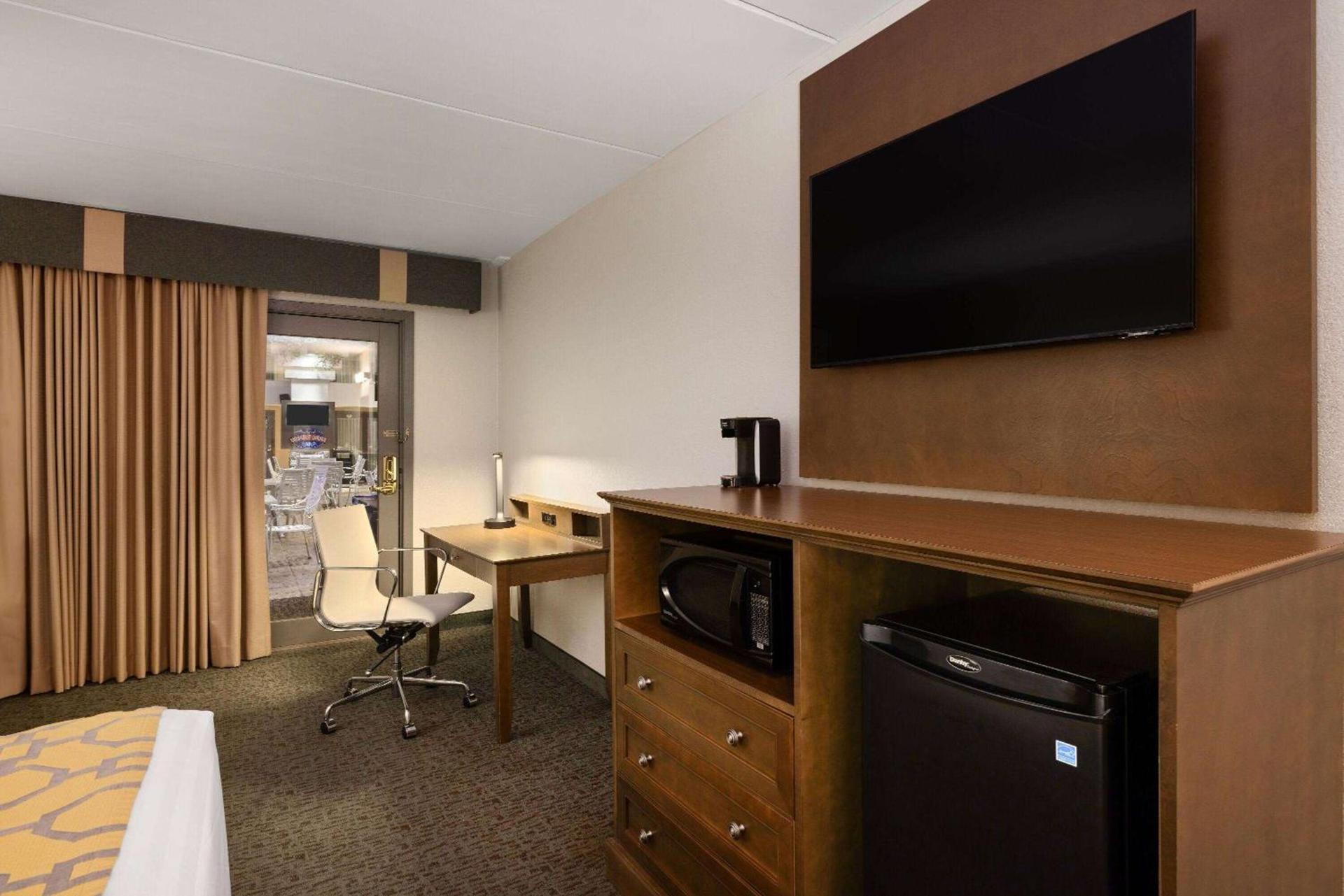 Baymont by Wyndham Shakopee photo 17