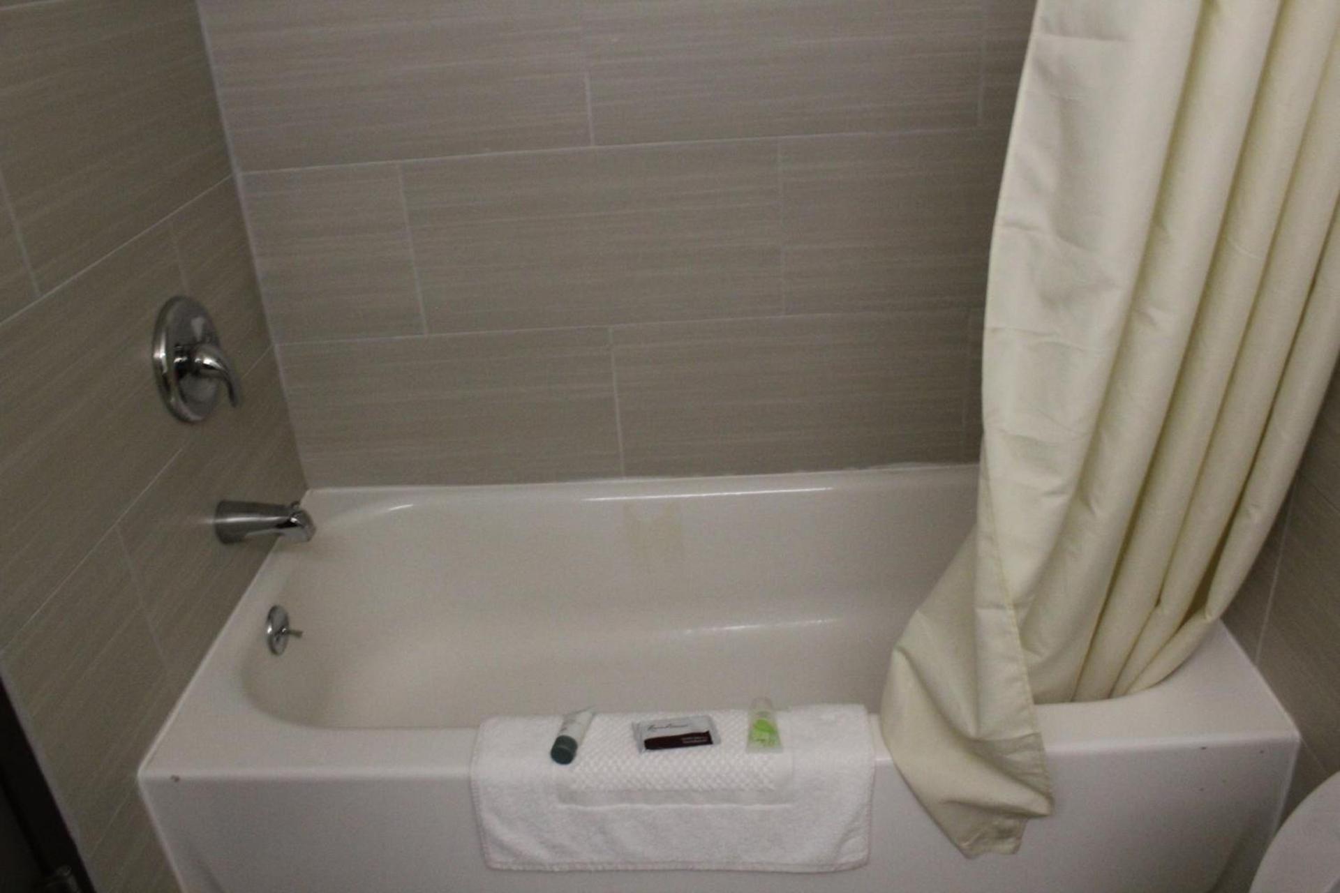Bellevue Hotel and Suites photo 76