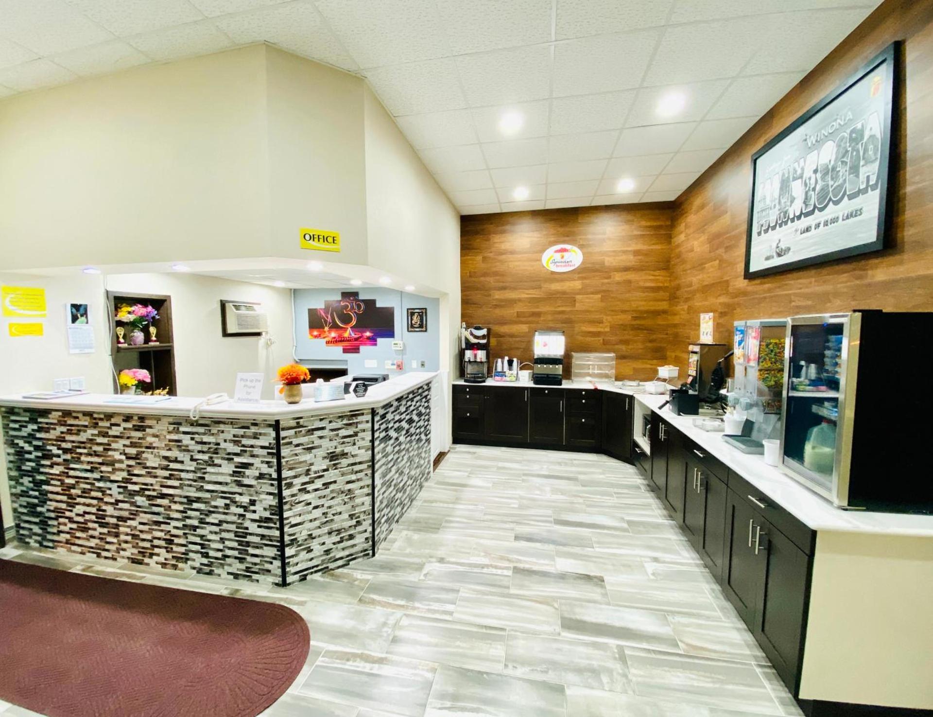 Super 8 by Wyndham Winona MN photo 14