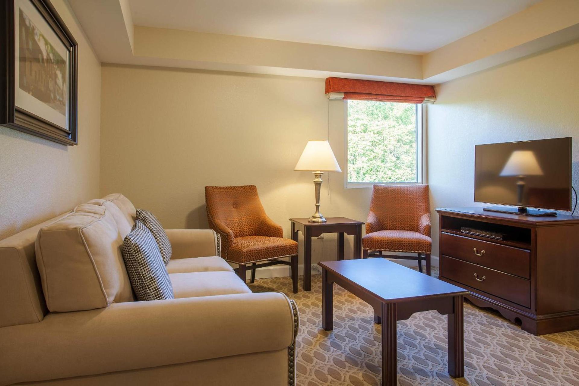 Bluegreen Vacations Patrick Henry Square, an Ascend Collection Resort photo 32
