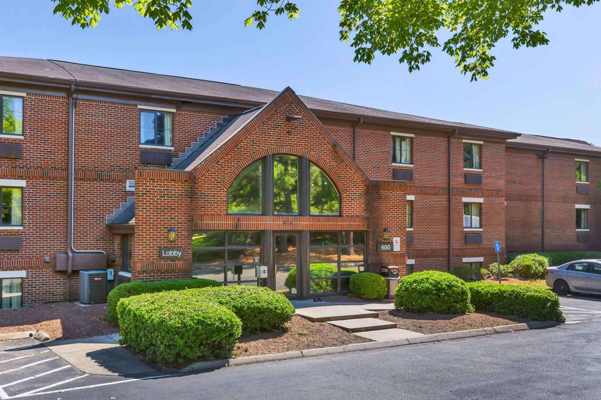 Suburban Studios Cary - RDU Airport photo 2