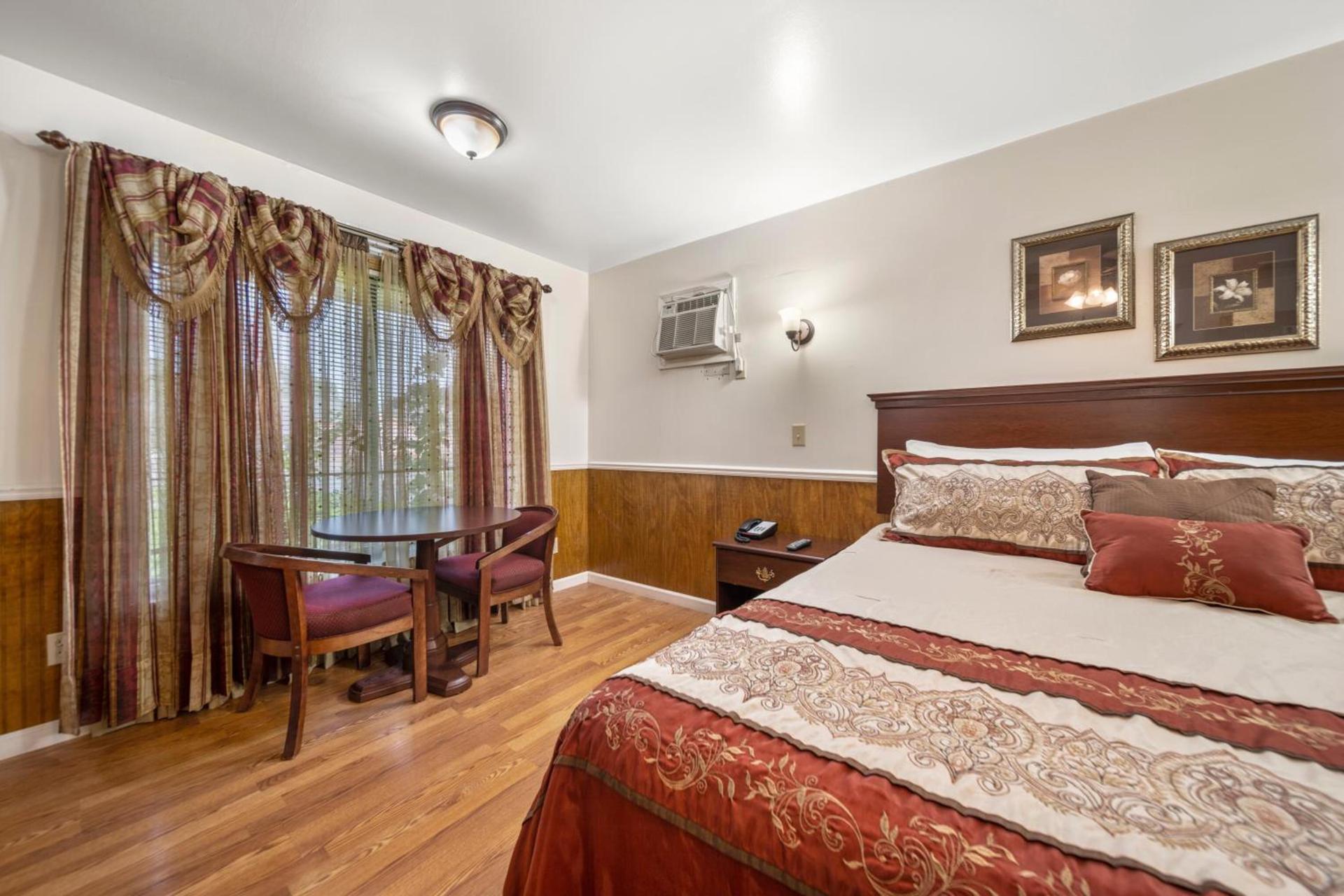 Kingsway Inn photo 11
