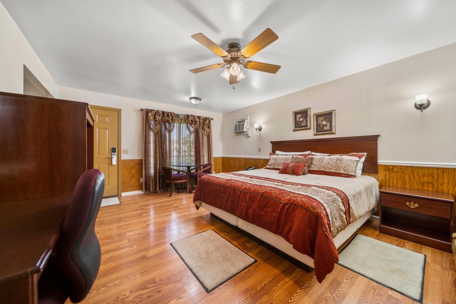 Kingsway Inn photo 10
