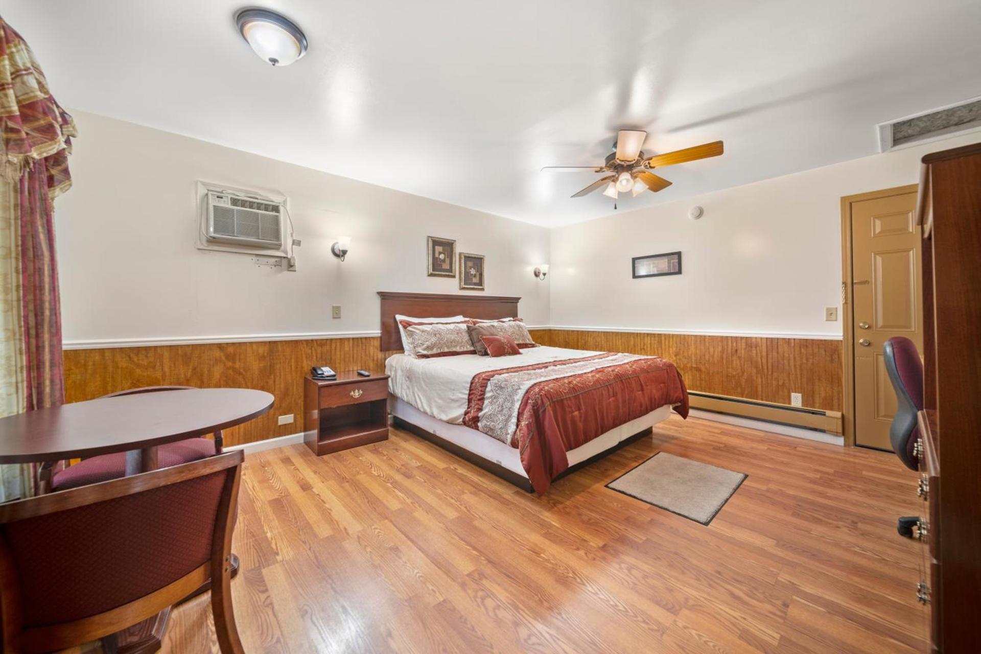 Kingsway Inn photo 13