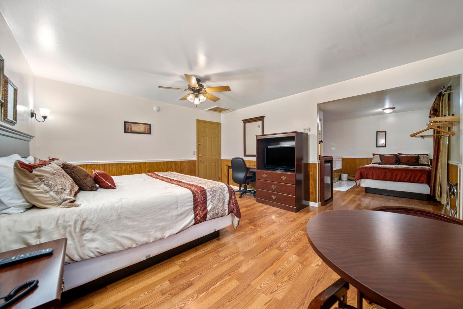 Kingsway Inn photo 12