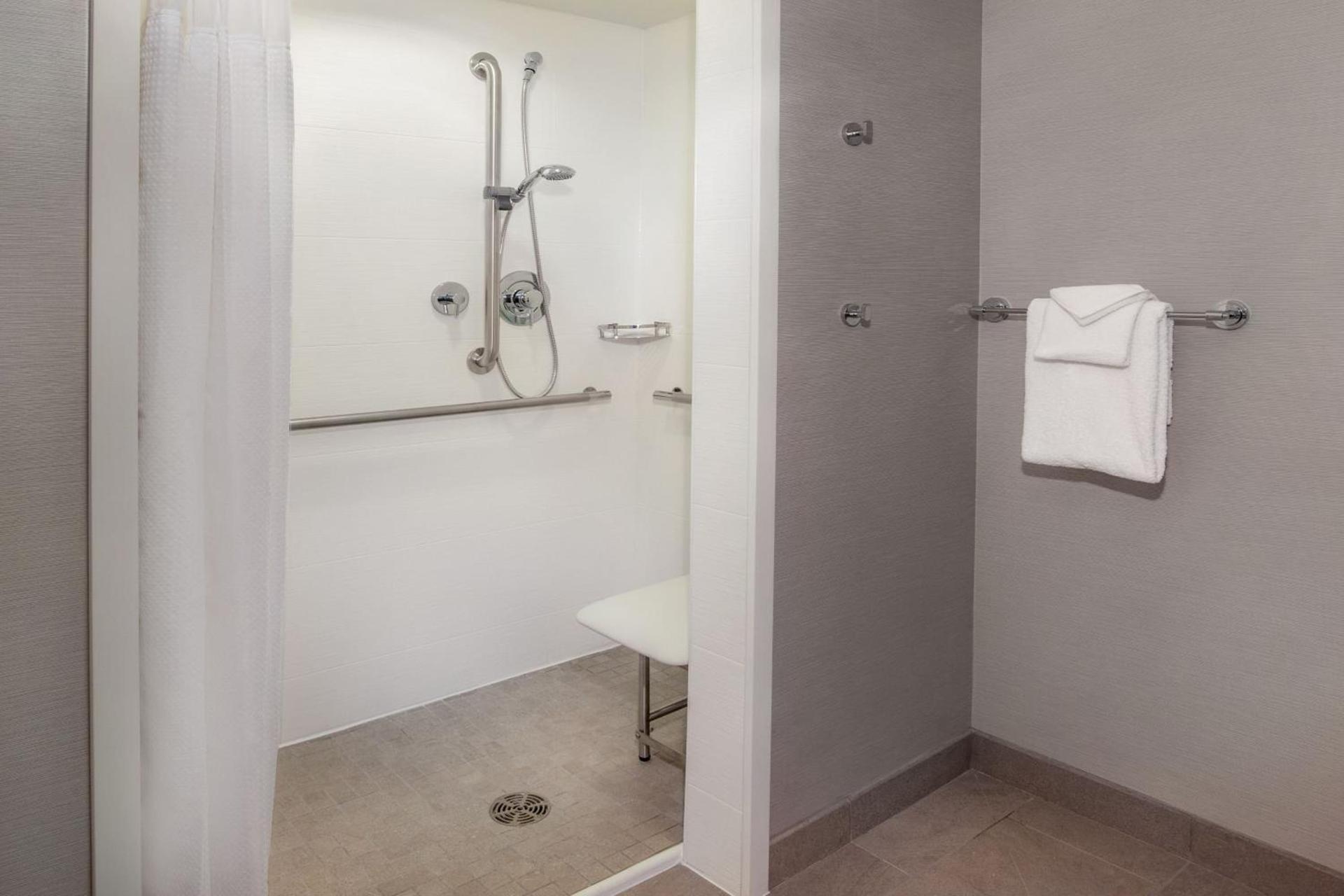 Courtyard by Marriott Boston Billerica Bedford photo 13