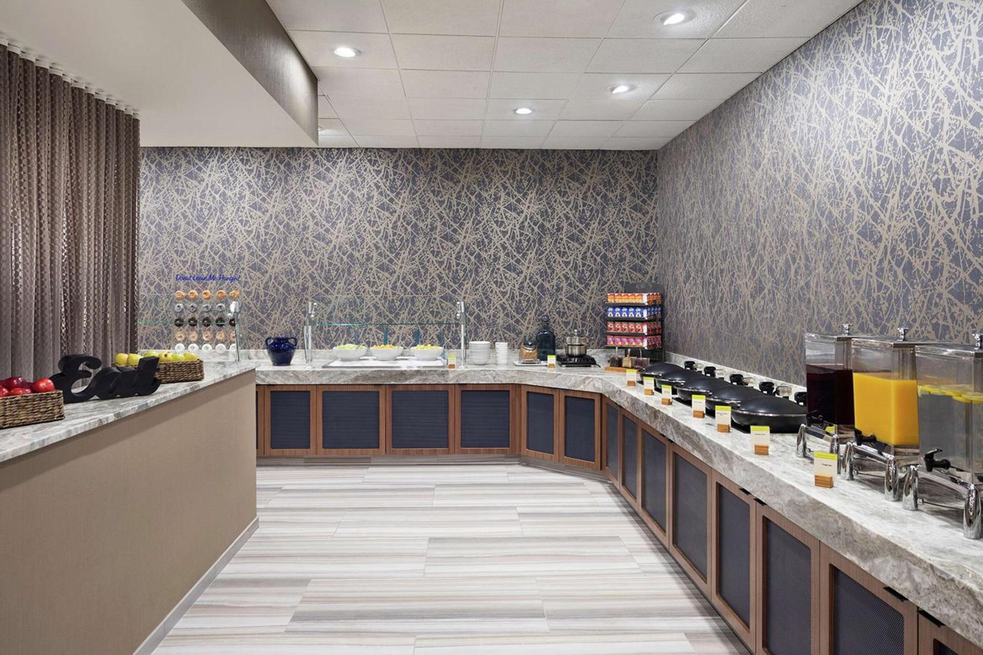 DoubleTree by Hilton Hotel Newark Airport photo 24