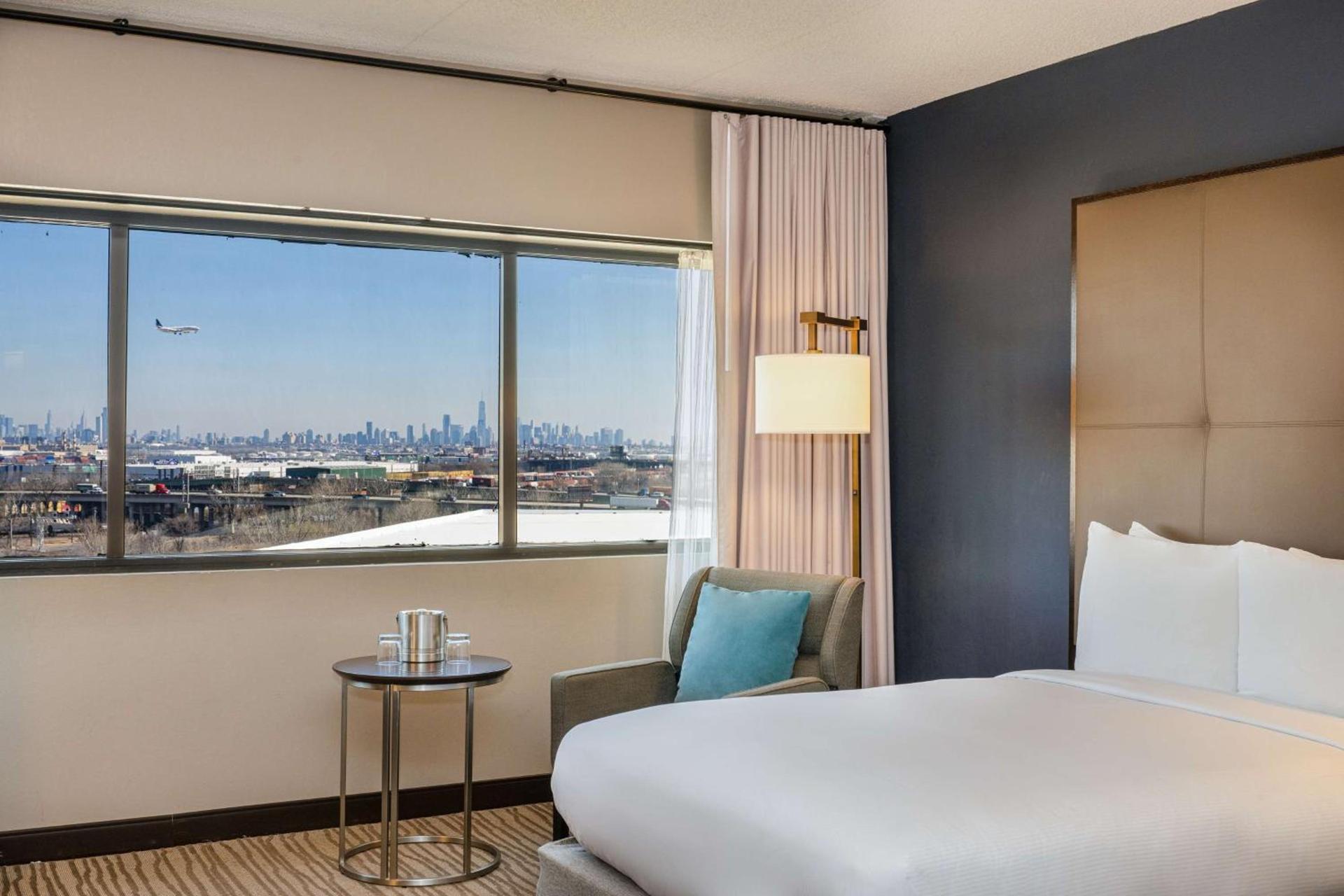 DoubleTree by Hilton Hotel Newark Airport photo 31
