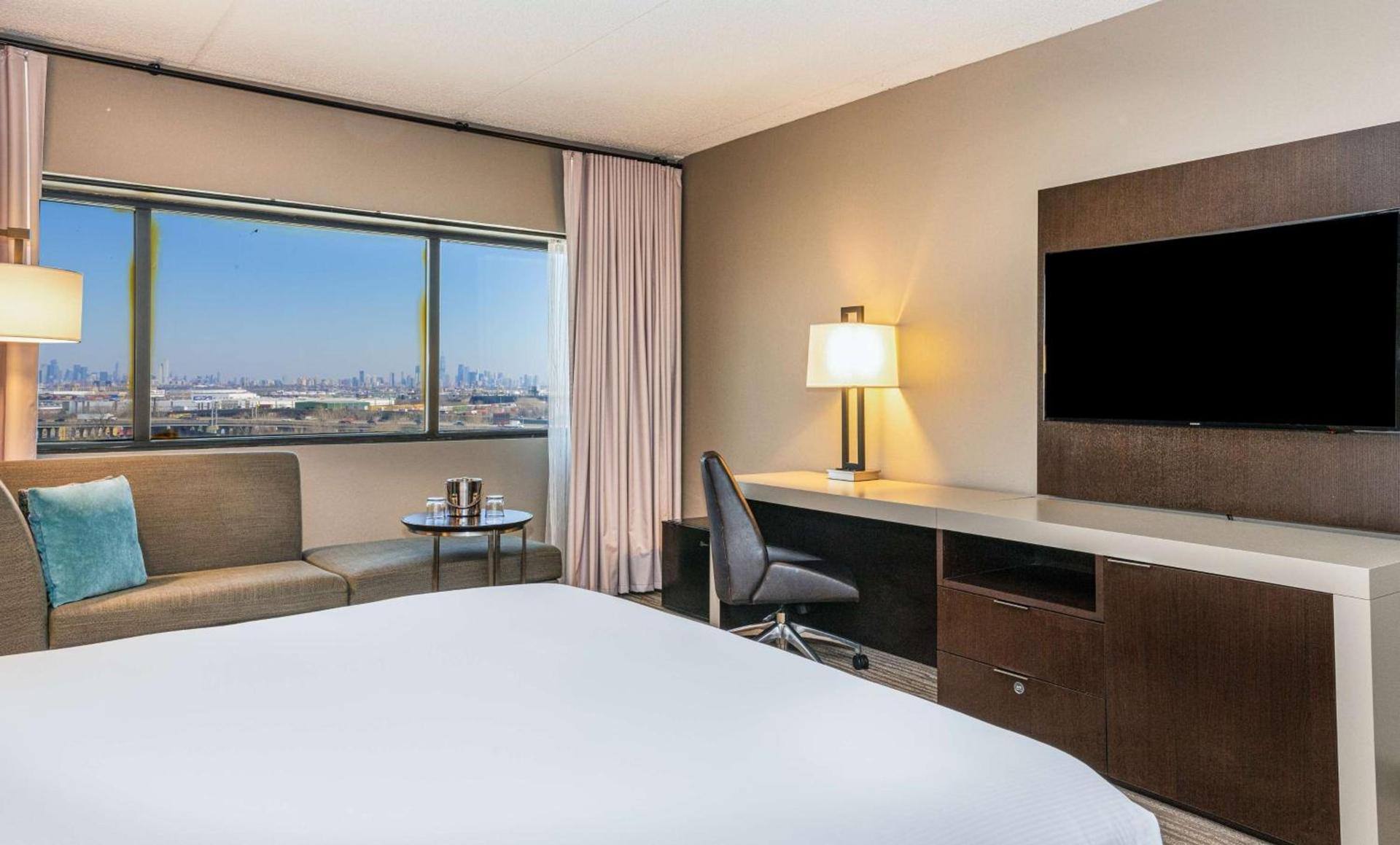 DoubleTree by Hilton Hotel Newark Airport photo 35