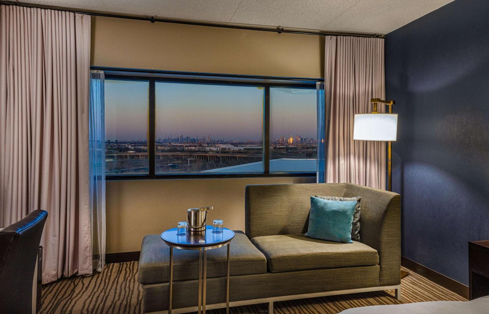 DoubleTree by Hilton Hotel Newark Airport photo 44