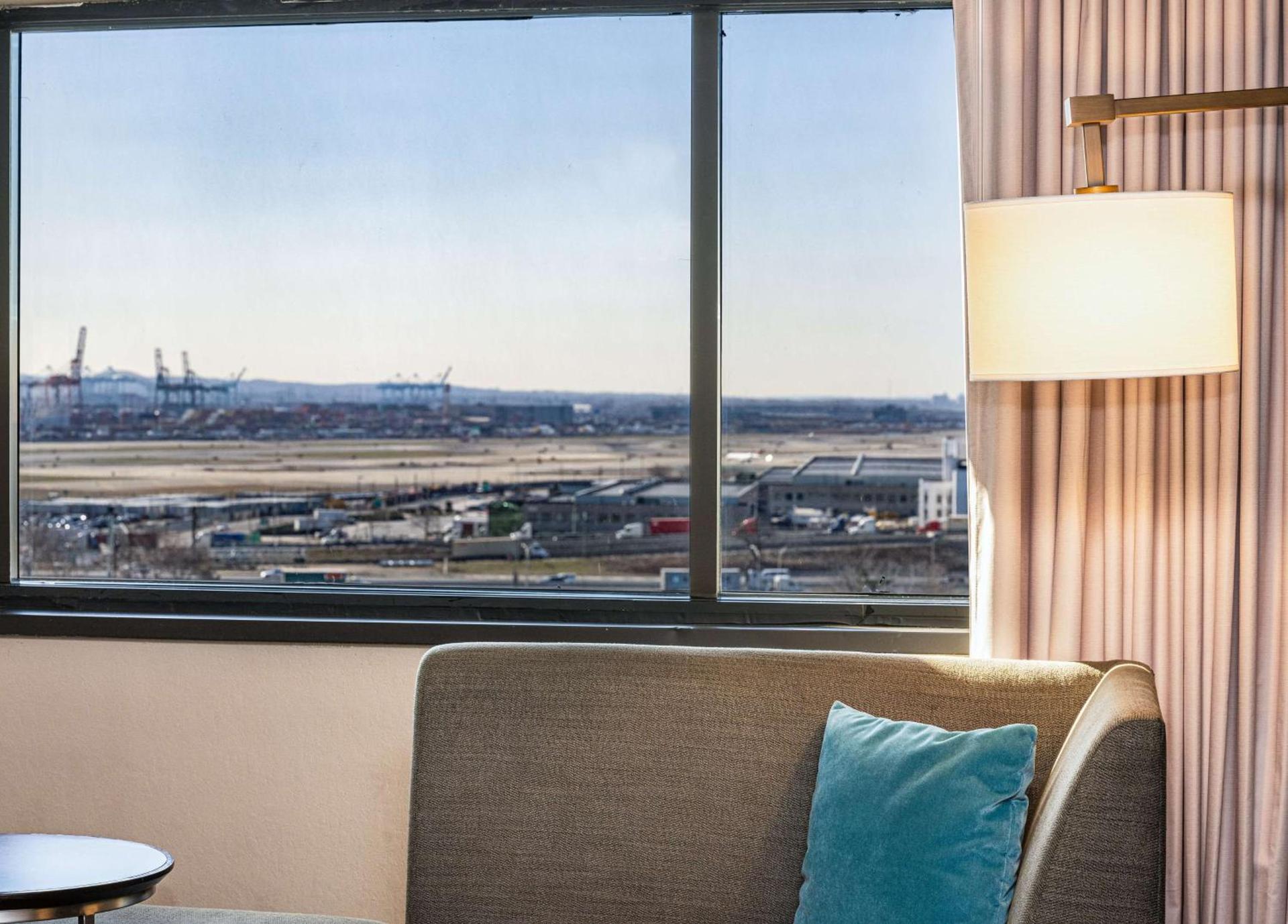 DoubleTree by Hilton Hotel Newark Airport photo 46