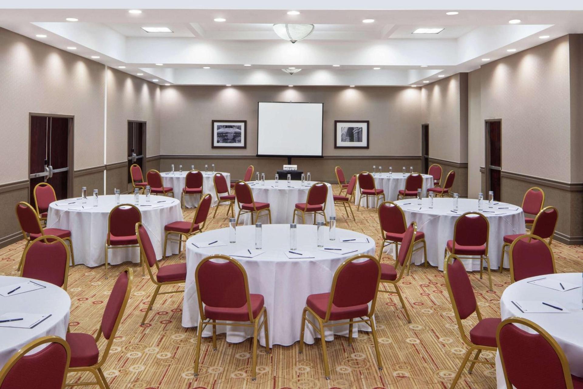 DoubleTree by Hilton Hotel Newark Airport photo 53