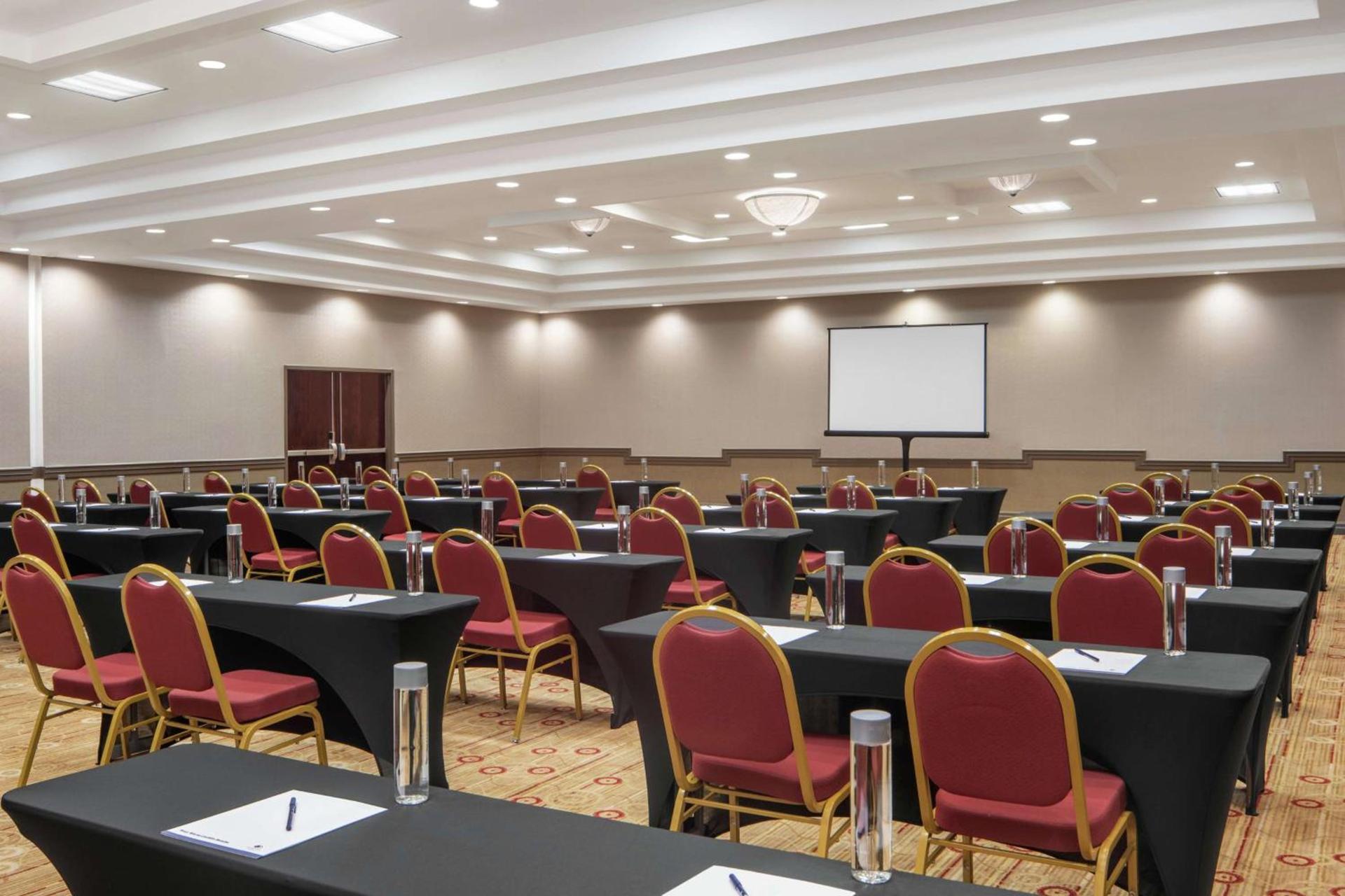 DoubleTree by Hilton Hotel Newark Airport photo 54
