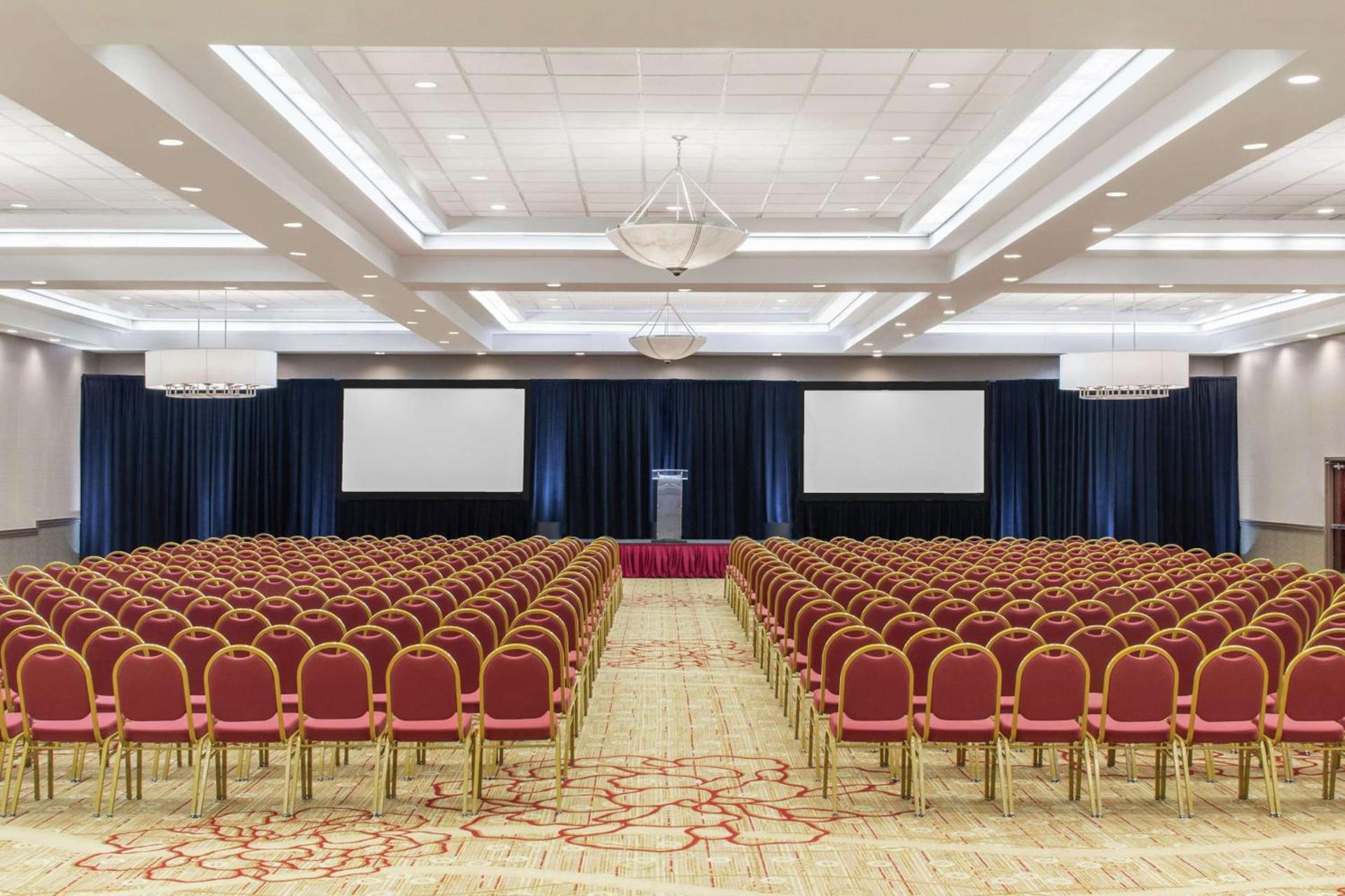 DoubleTree by Hilton Hotel Newark Airport photo 55