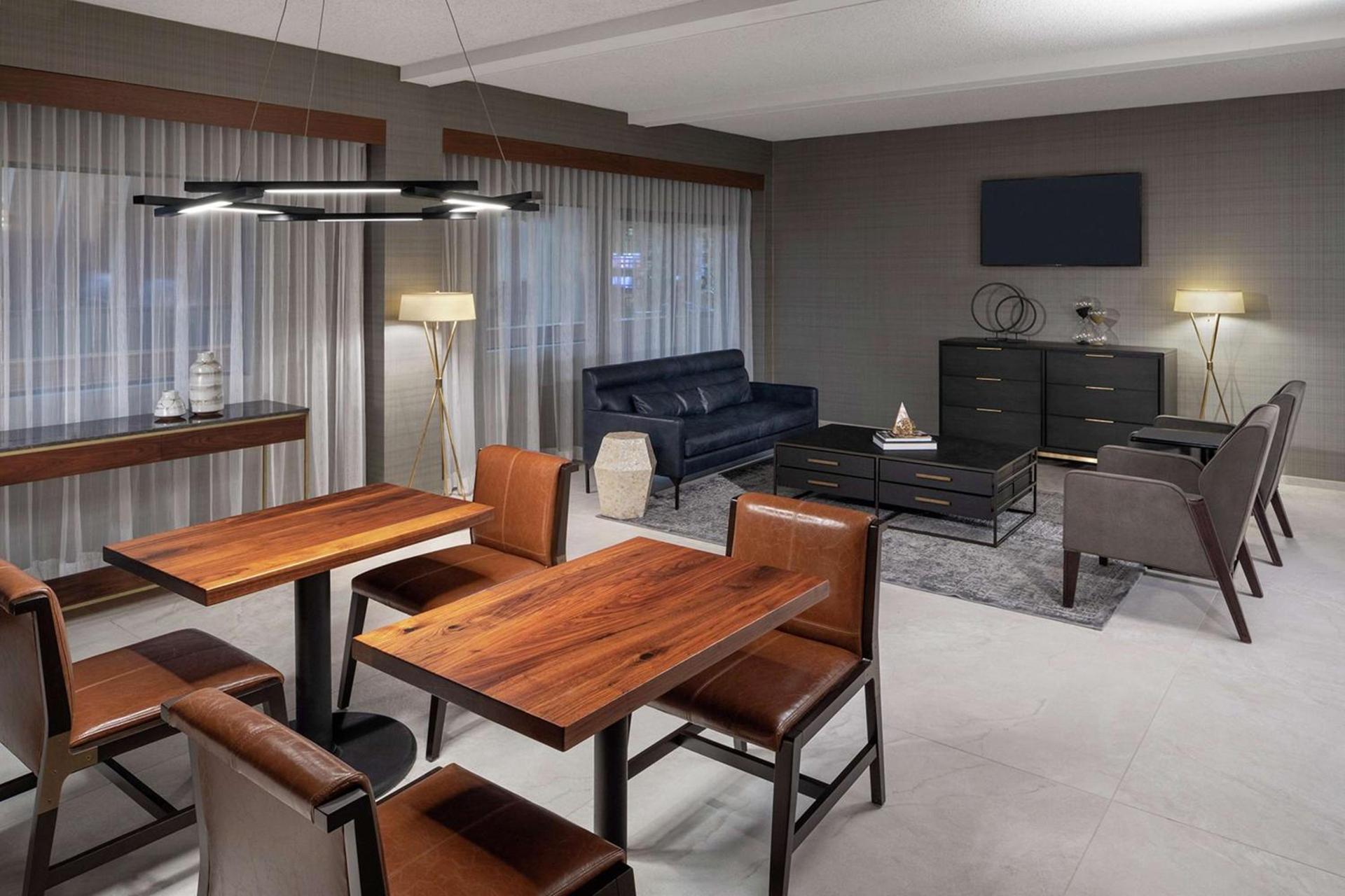 DoubleTree by Hilton Hotel Newark Airport photo 73
