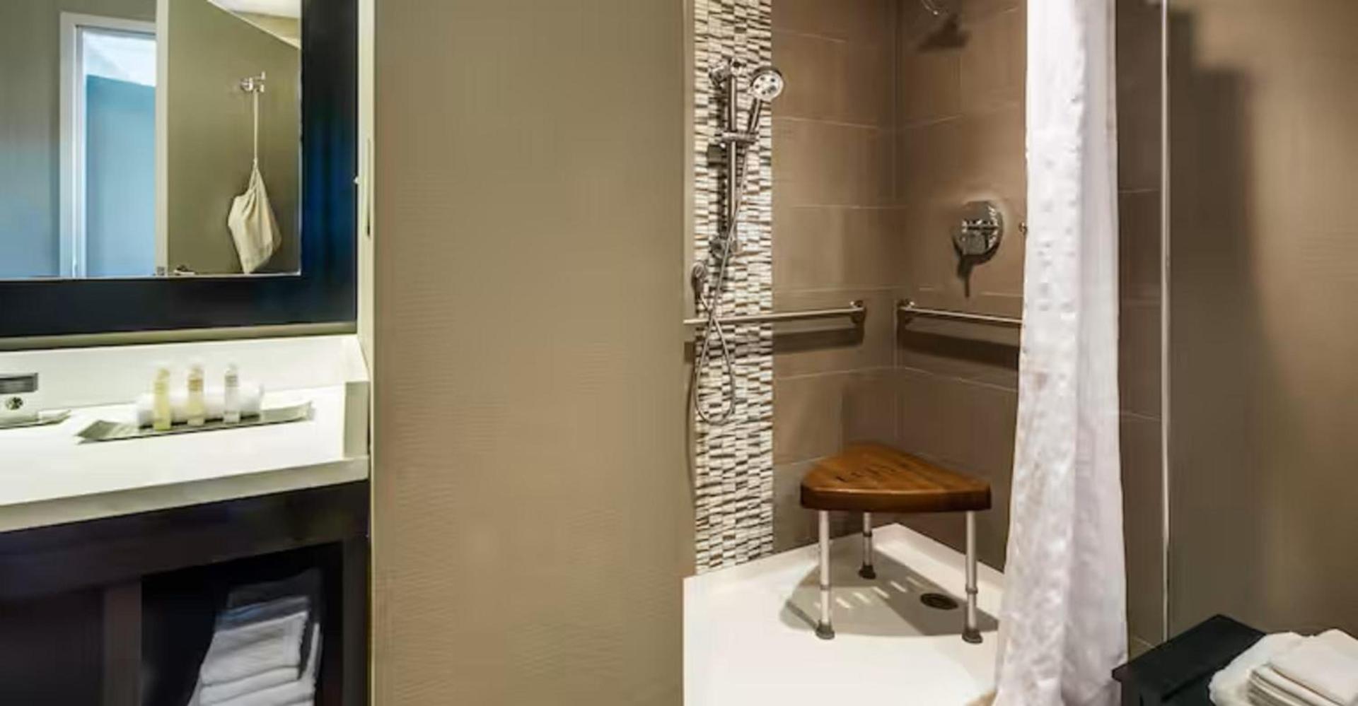 DoubleTree by Hilton Hotel Largo Washington DC photo 35