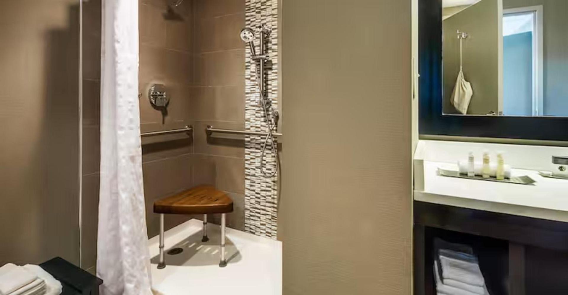 DoubleTree by Hilton Hotel Largo Washington DC photo 32