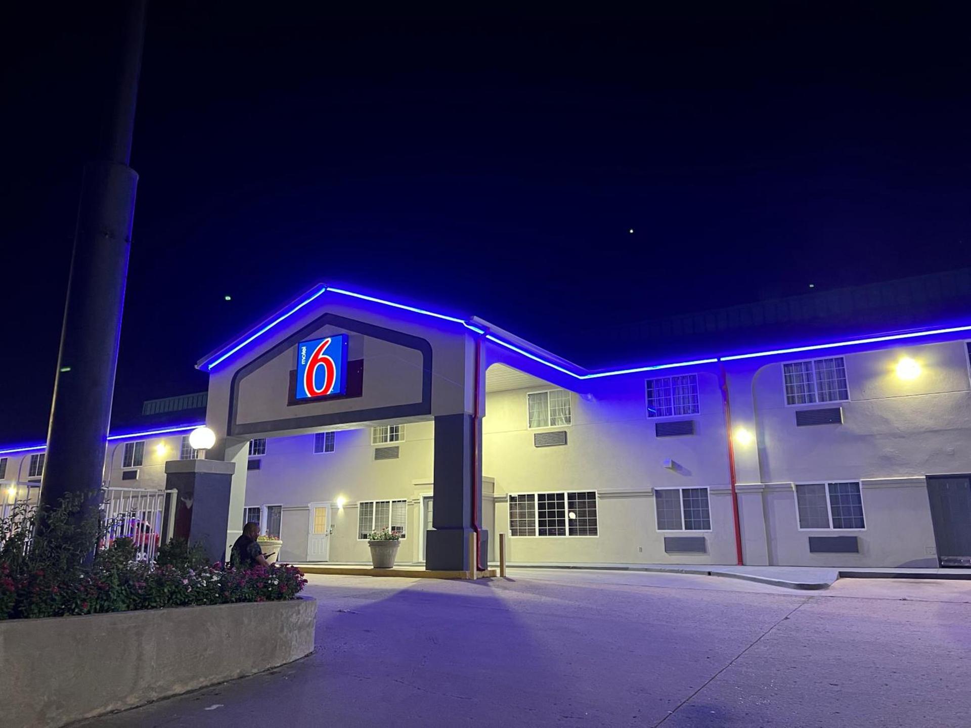 Motel 6 Tulsa, OK Airport photo 4