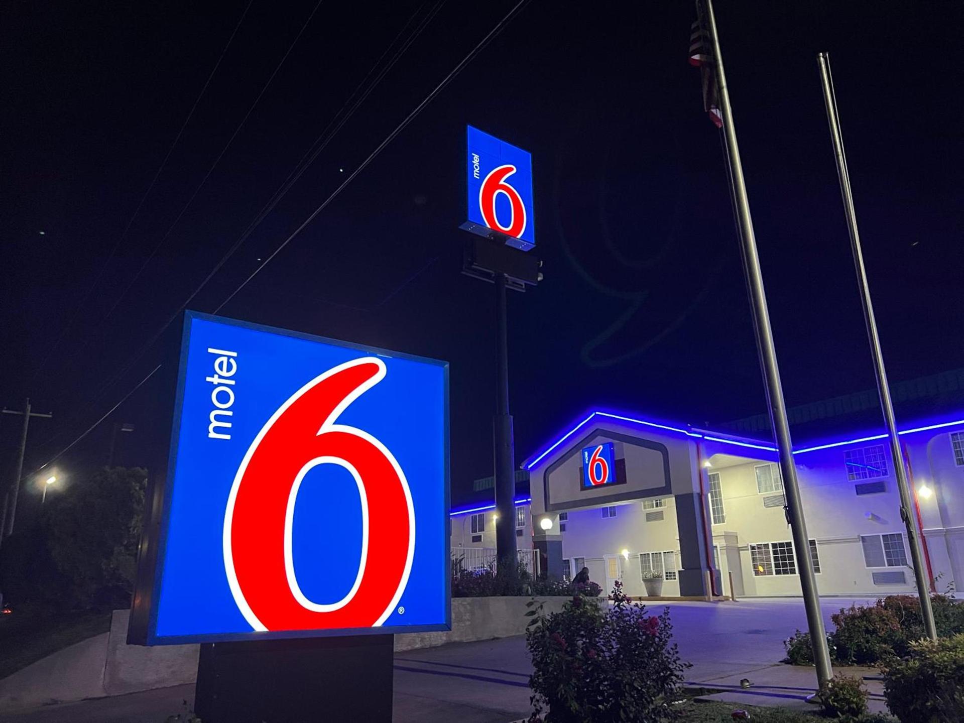 Motel 6 Tulsa, OK Airport photo 2