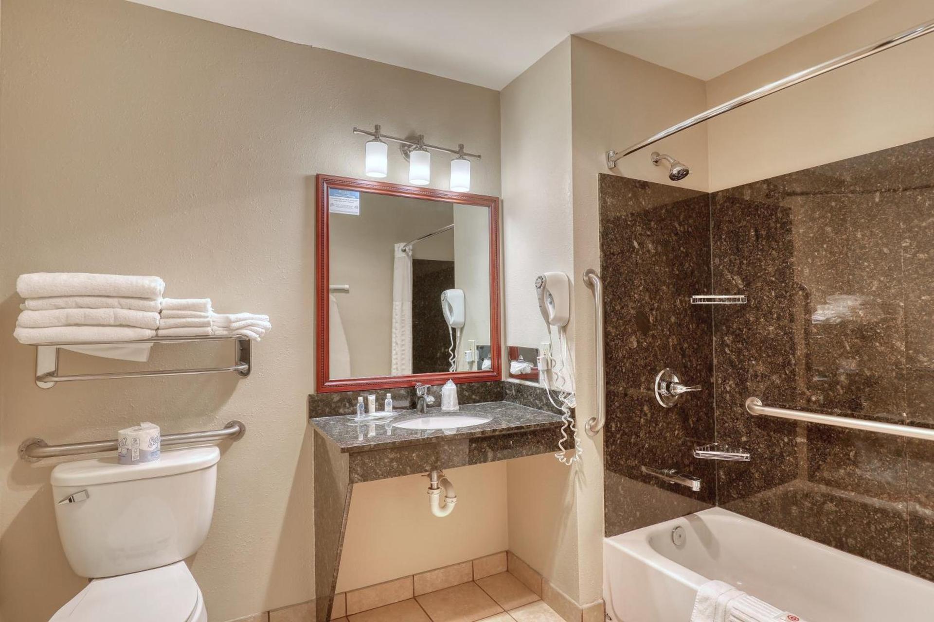 Comfort Suites Appleton Airport photo 80