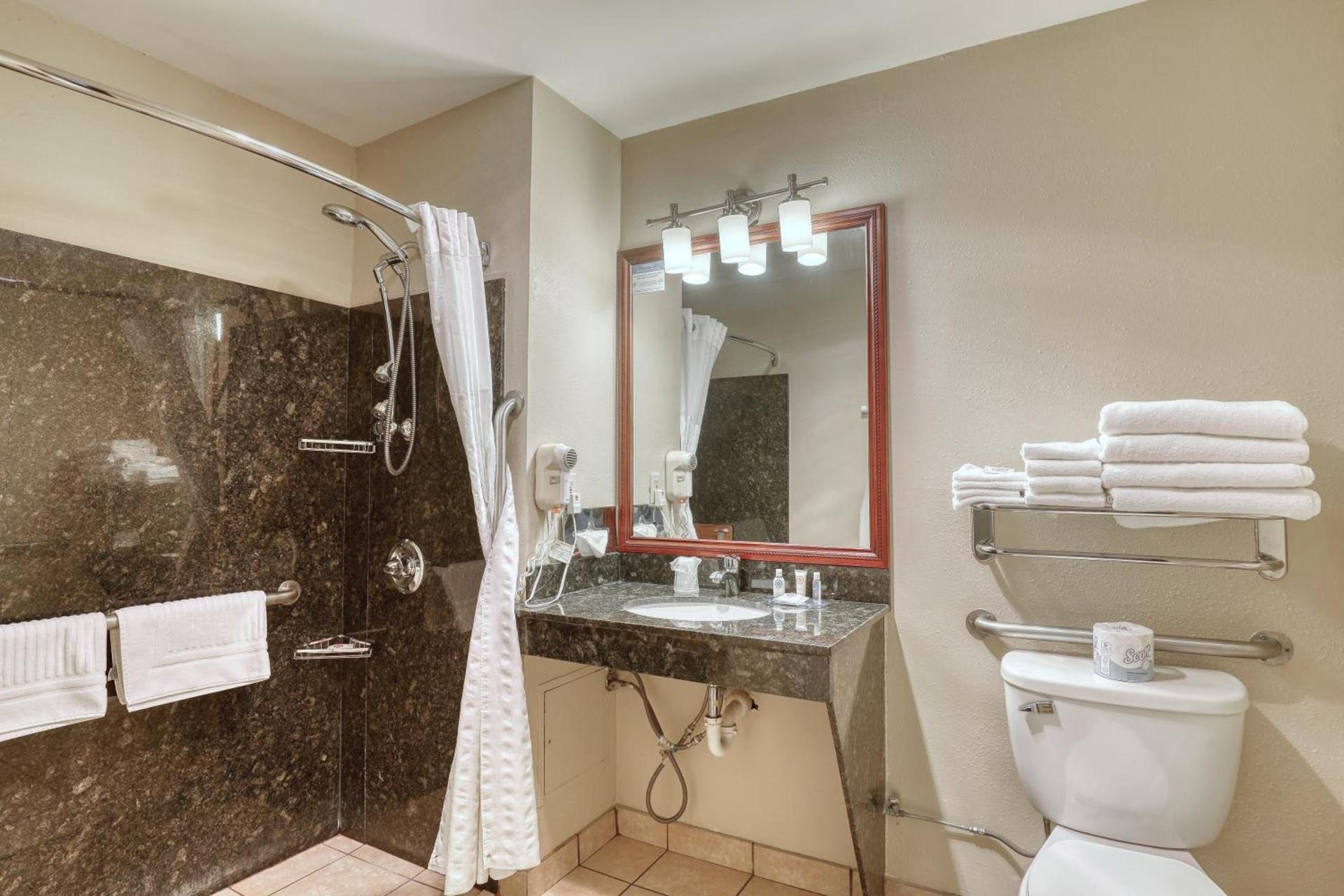 Comfort Suites Appleton Airport photo 84